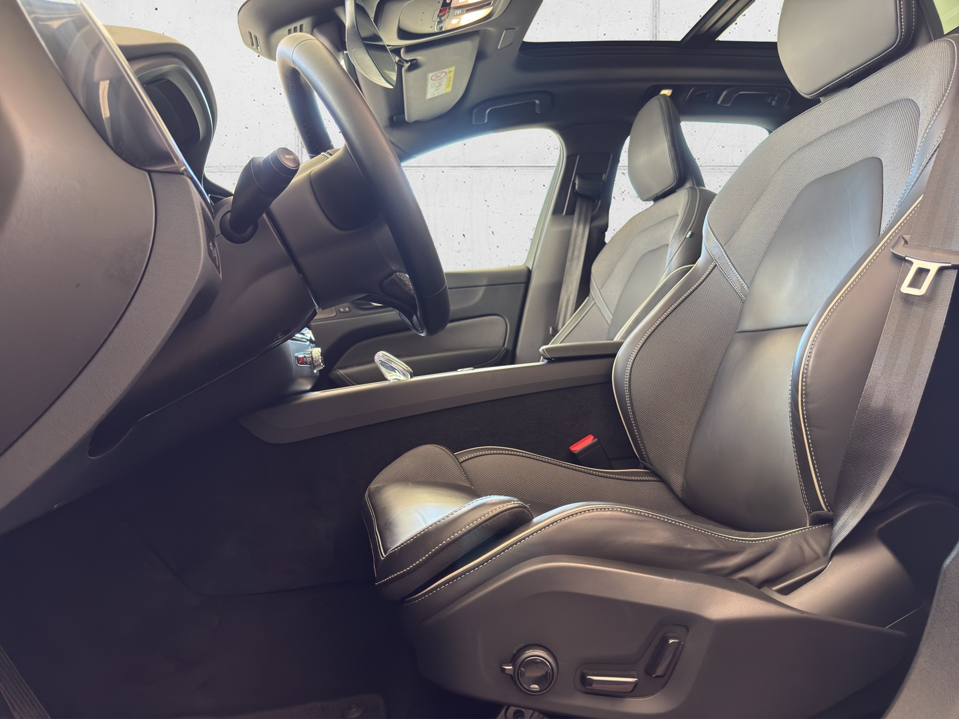 VOLVO XC60 T6 eAWD PluginHybrid Plus Dark Geartronic-image-9