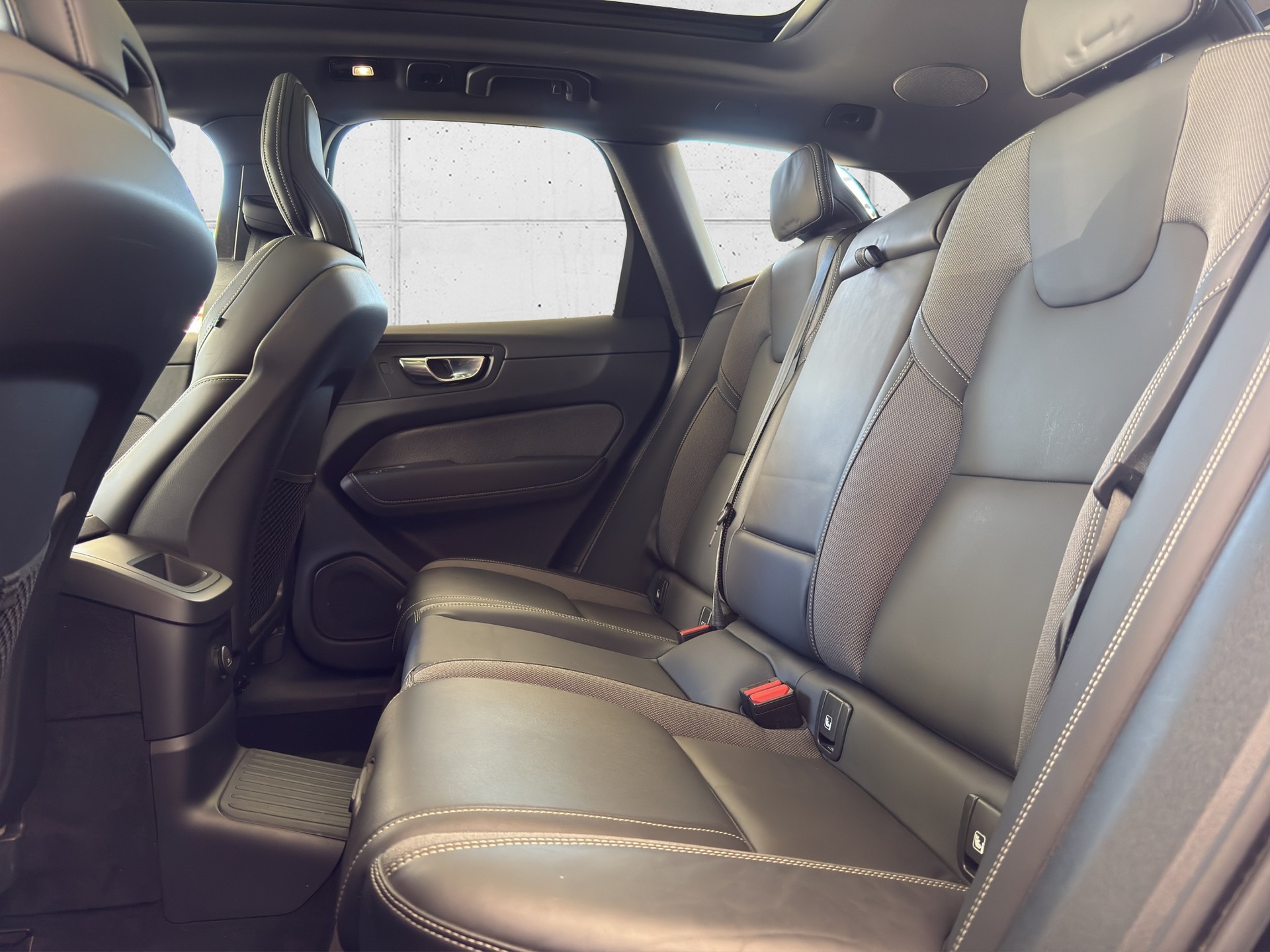 VOLVO XC60 T6 eAWD PluginHybrid Plus Dark Geartronic-image-11