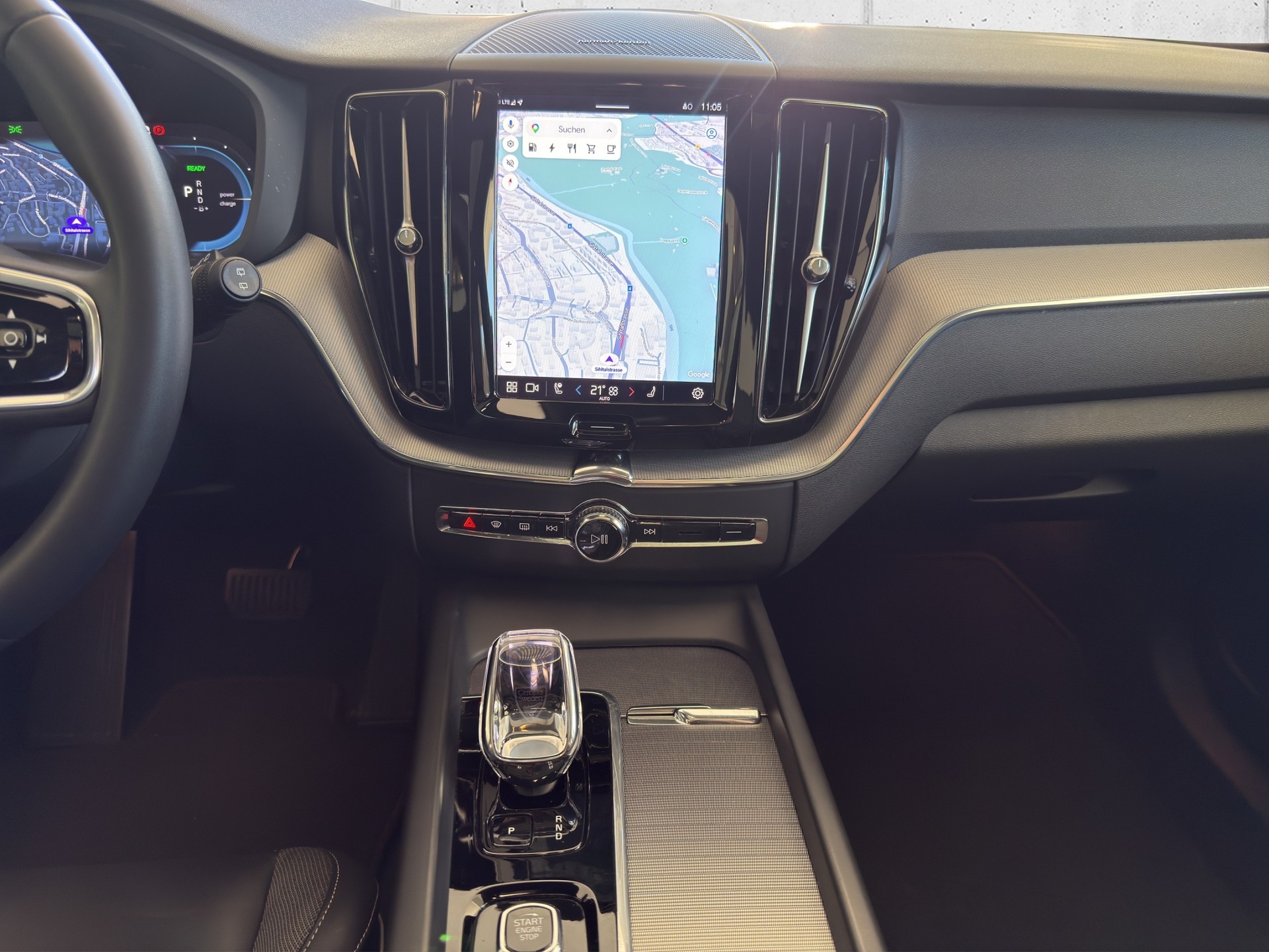 VOLVO XC60 T6 eAWD PluginHybrid Plus Dark Geartronic-image-13