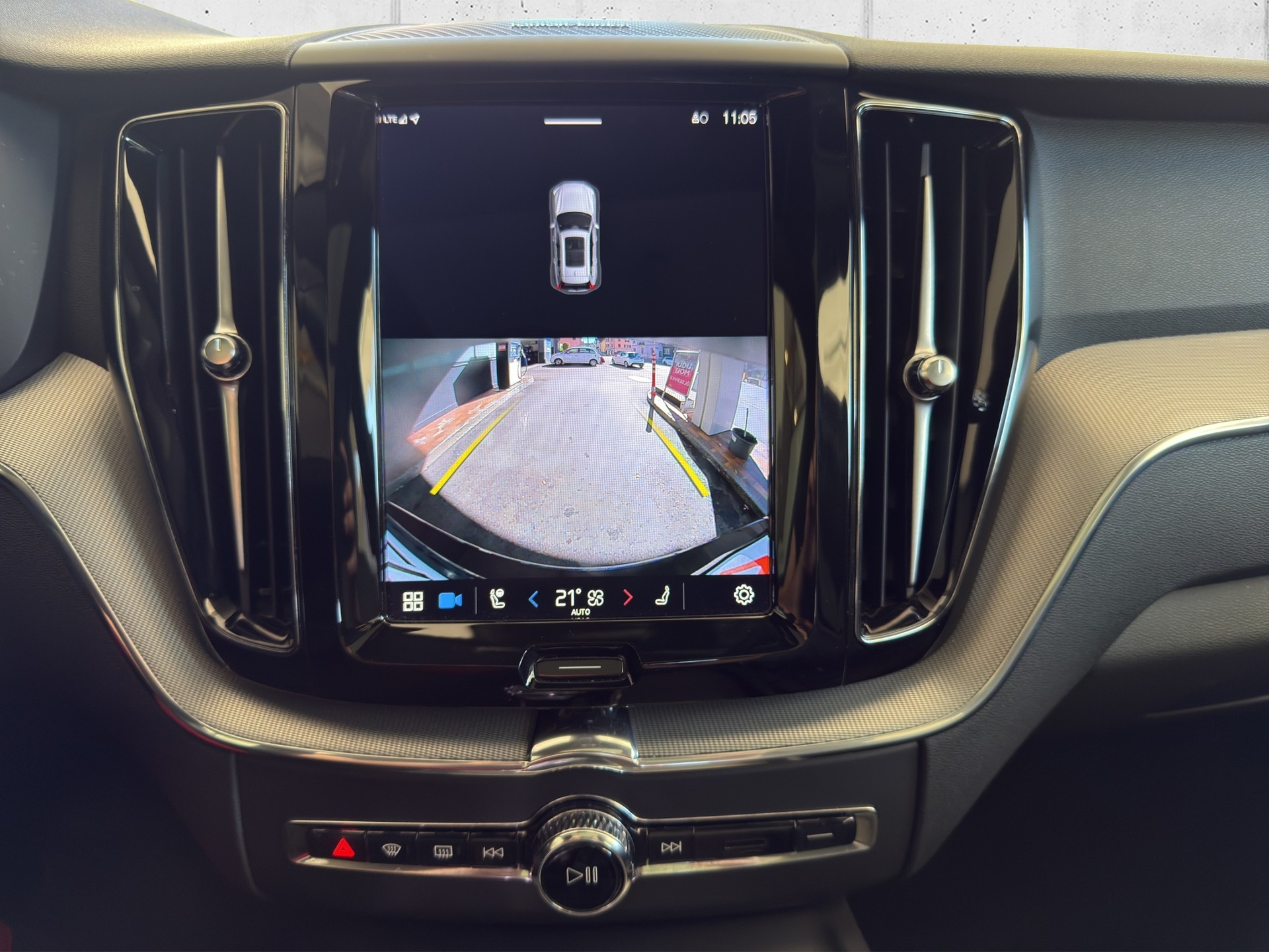 VOLVO XC60 T6 eAWD PluginHybrid Plus Dark Geartronic-image-14