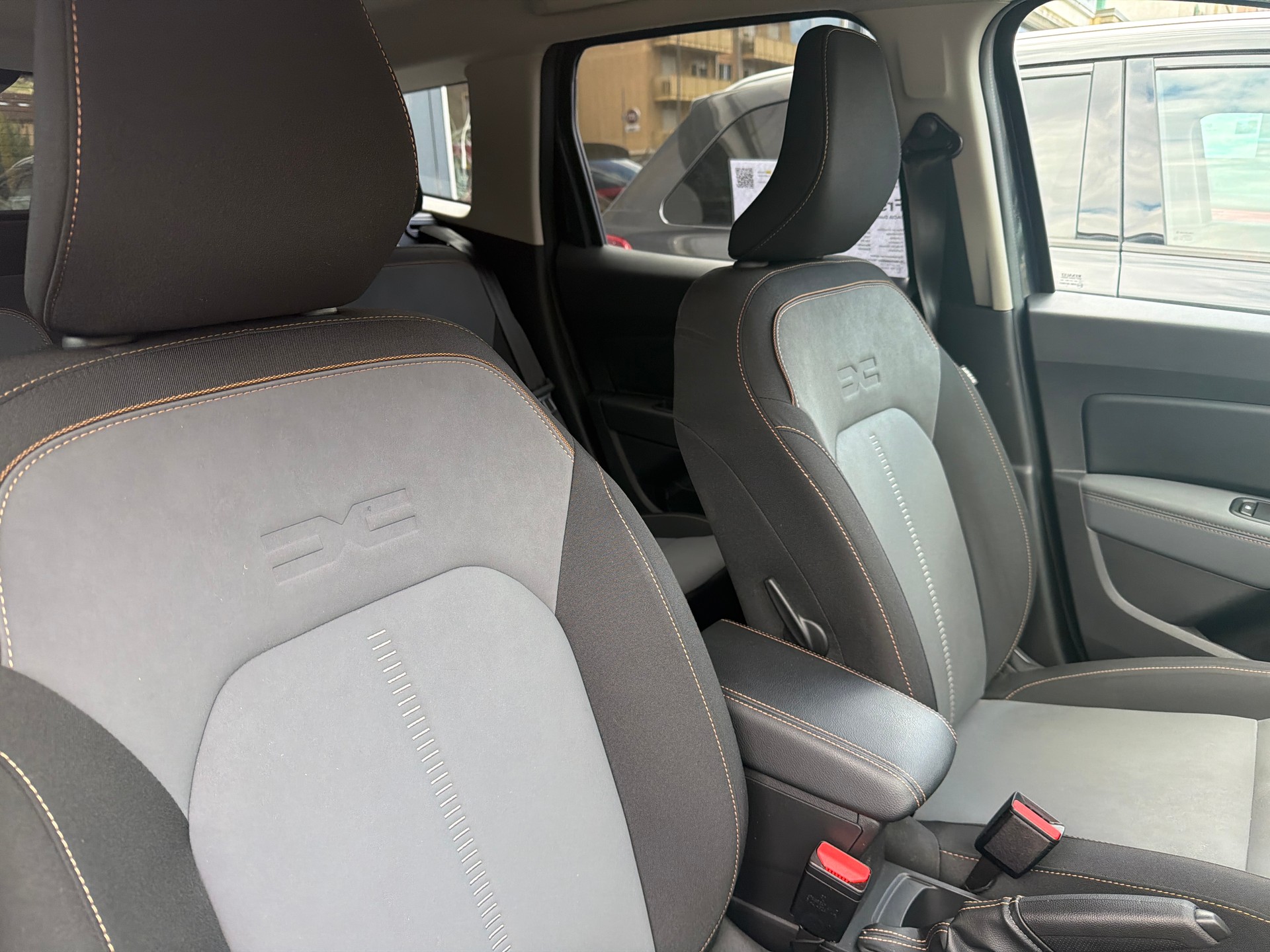 DACIA Duster TCe 150 Extreme EDC 4x2-image-10
