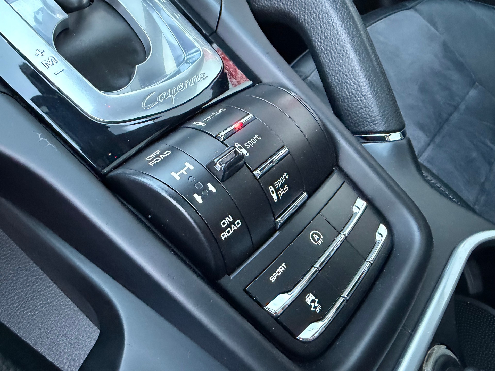PORSCHE Cayenne Diesel Platinum Edition-image-18