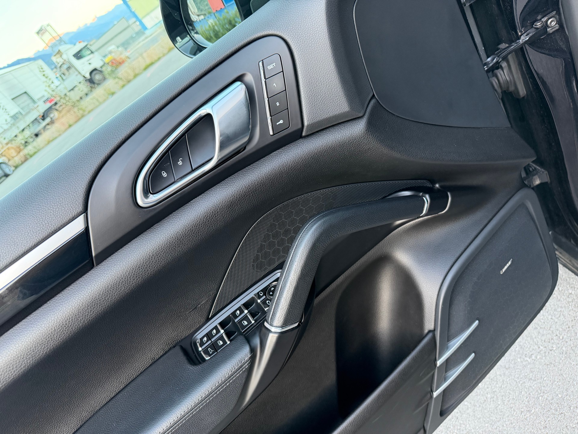 PORSCHE Cayenne Diesel Platinum Edition-image-22