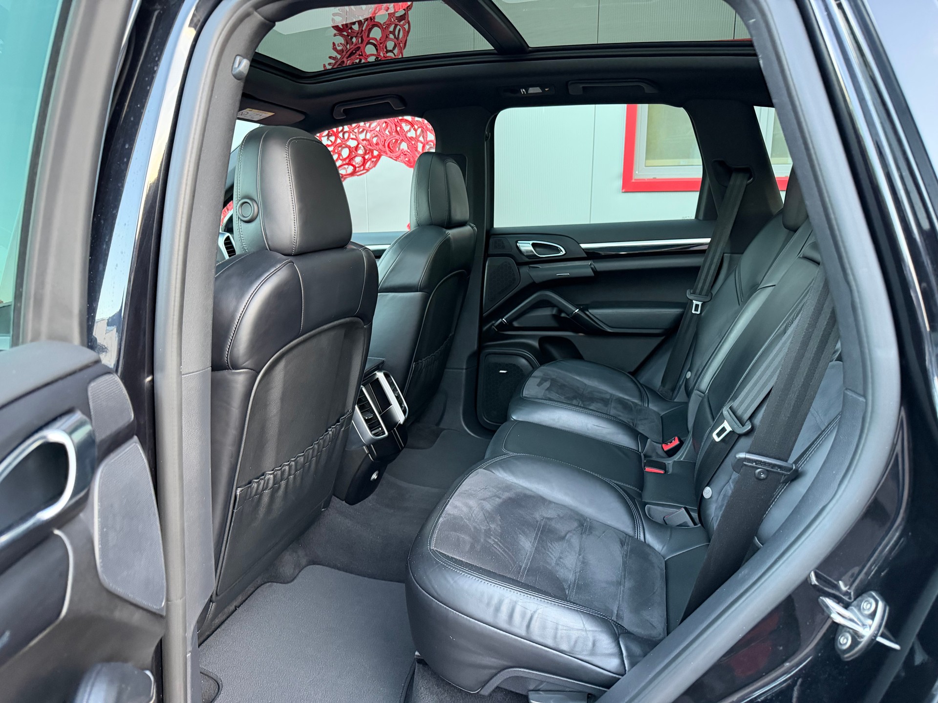 PORSCHE Cayenne Diesel Platinum Edition-image-26