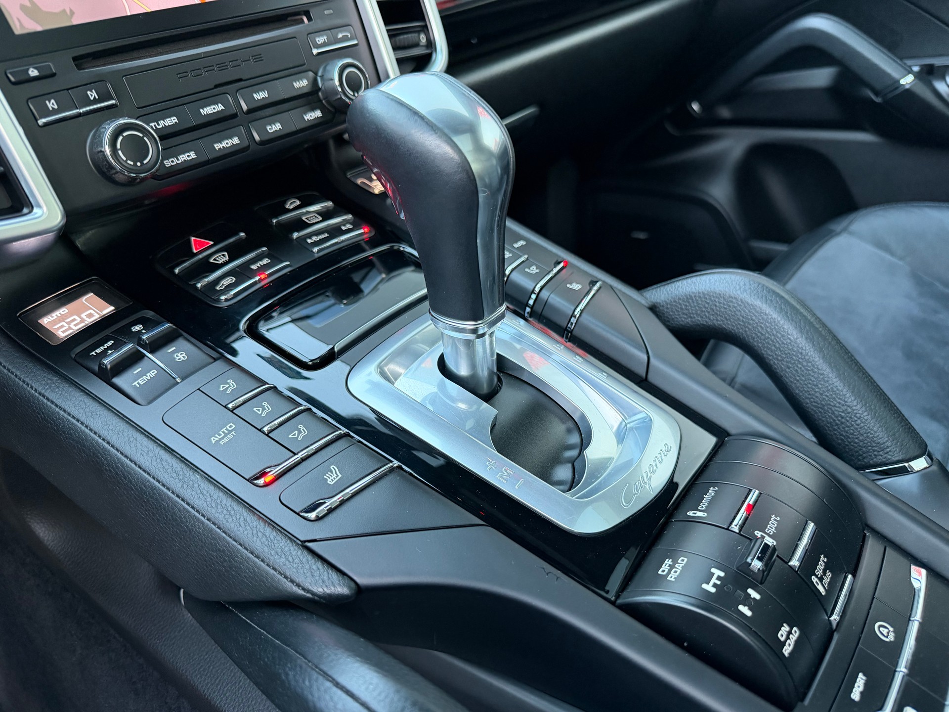 PORSCHE Cayenne Diesel Platinum Edition-image-20