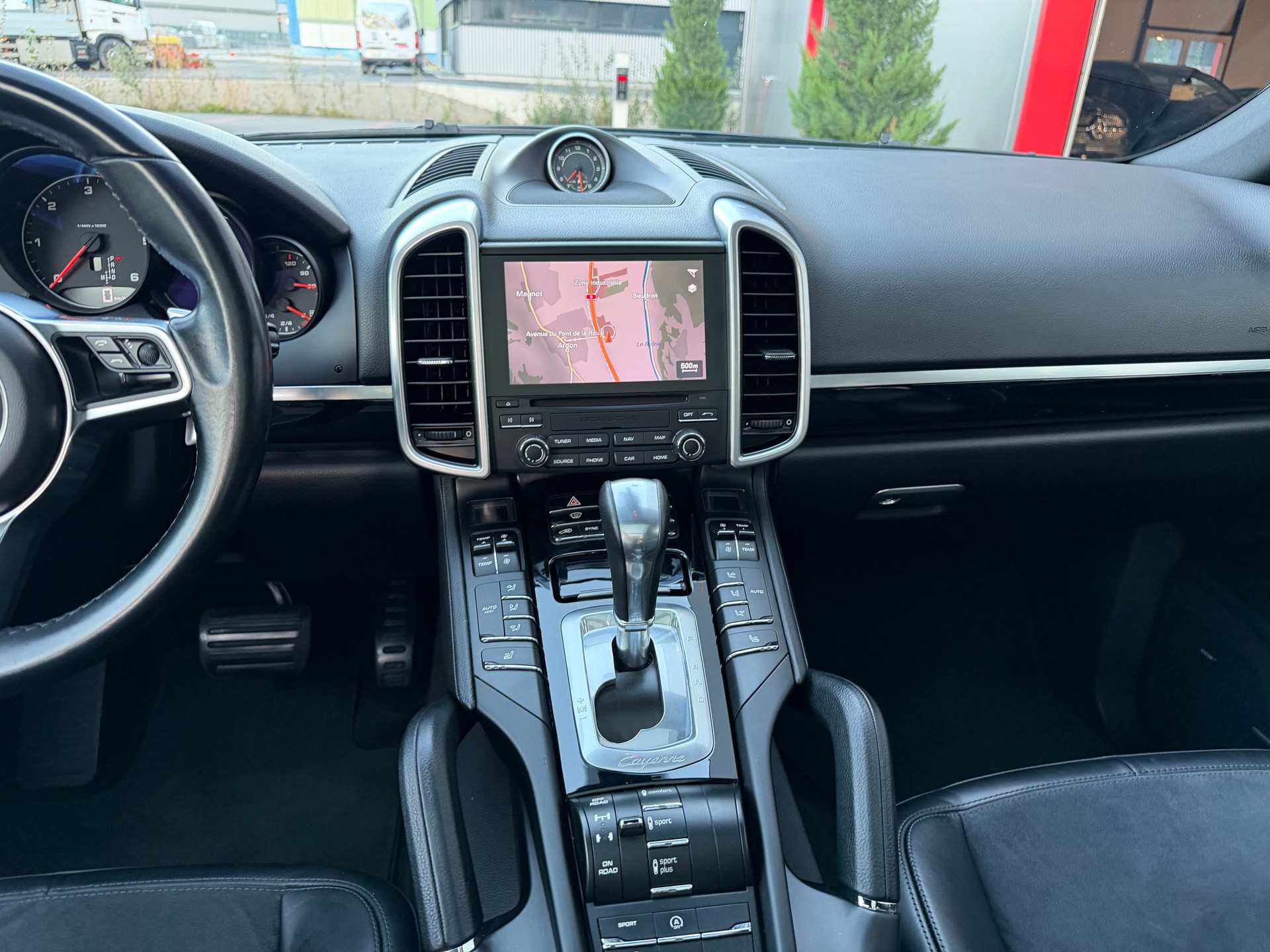 PORSCHE Cayenne Diesel Platinum Edition-image-14