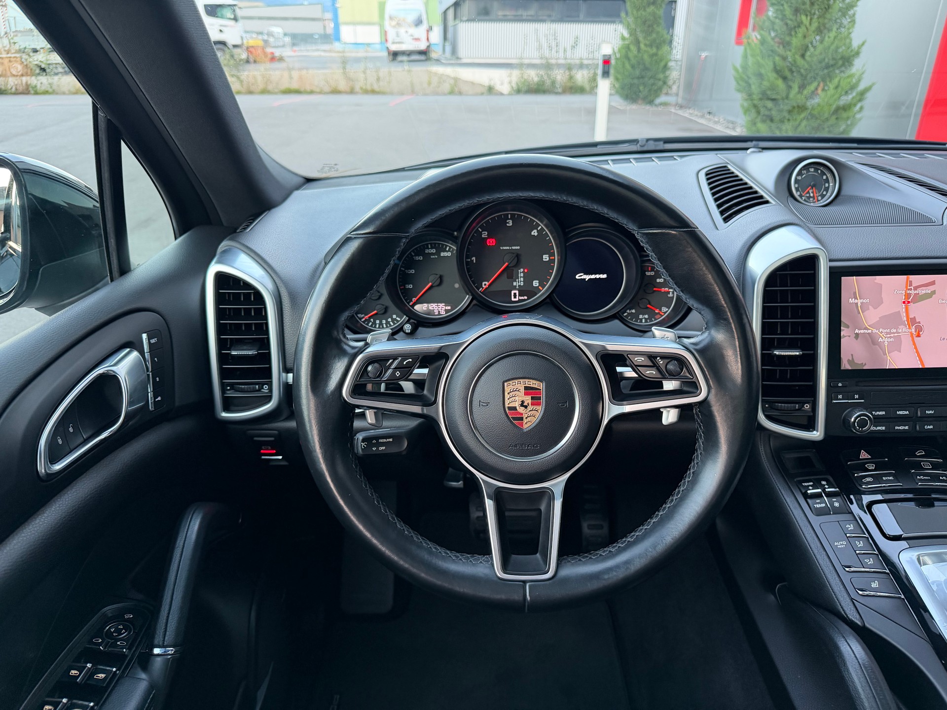 PORSCHE Cayenne Diesel Platinum Edition-image-11