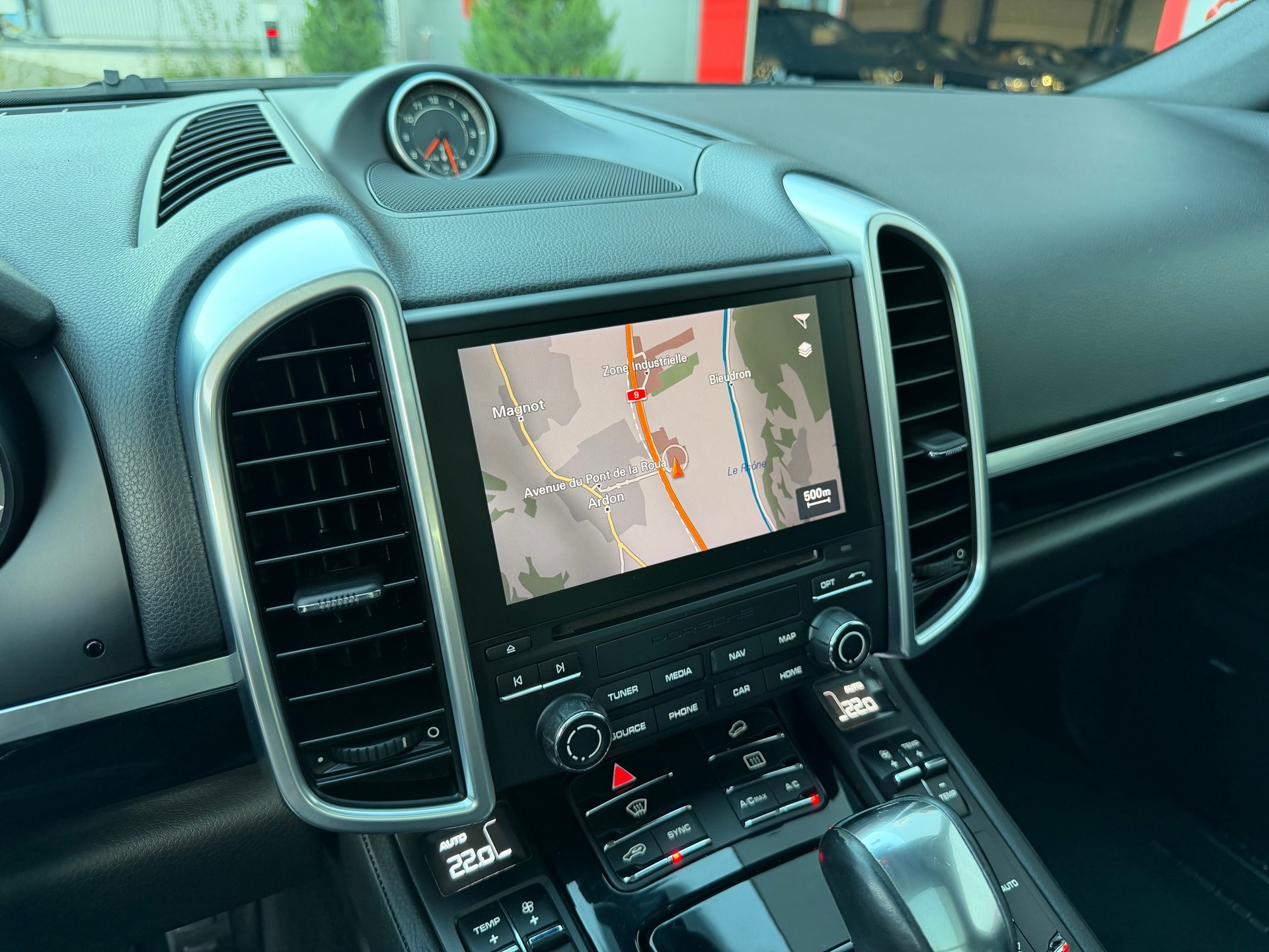 PORSCHE Cayenne Diesel Platinum Edition-image-21