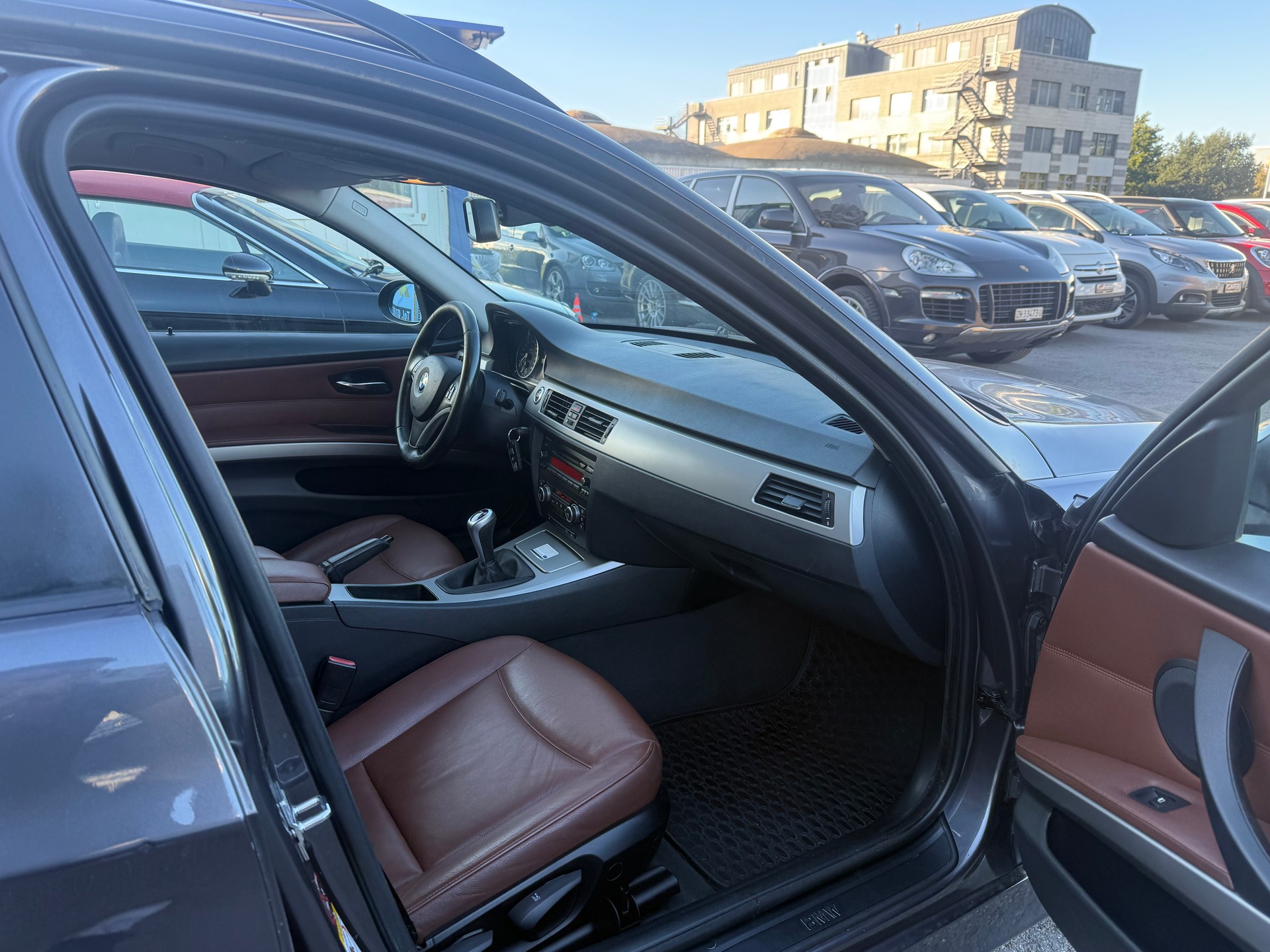 BMW 320d Touring Frisch ab MFK 03.2026 / AHK 1600kg / Sitzheizung / Leder / Tempomat / PDC-image-6