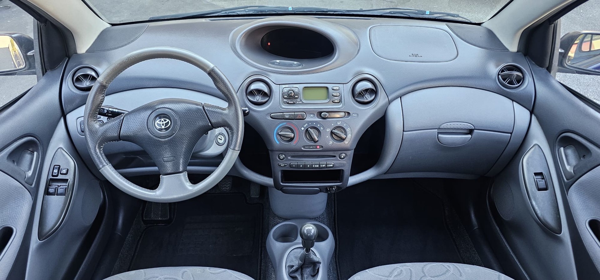 TOYOTA Yaris 1.3 Linea Sol-image-4