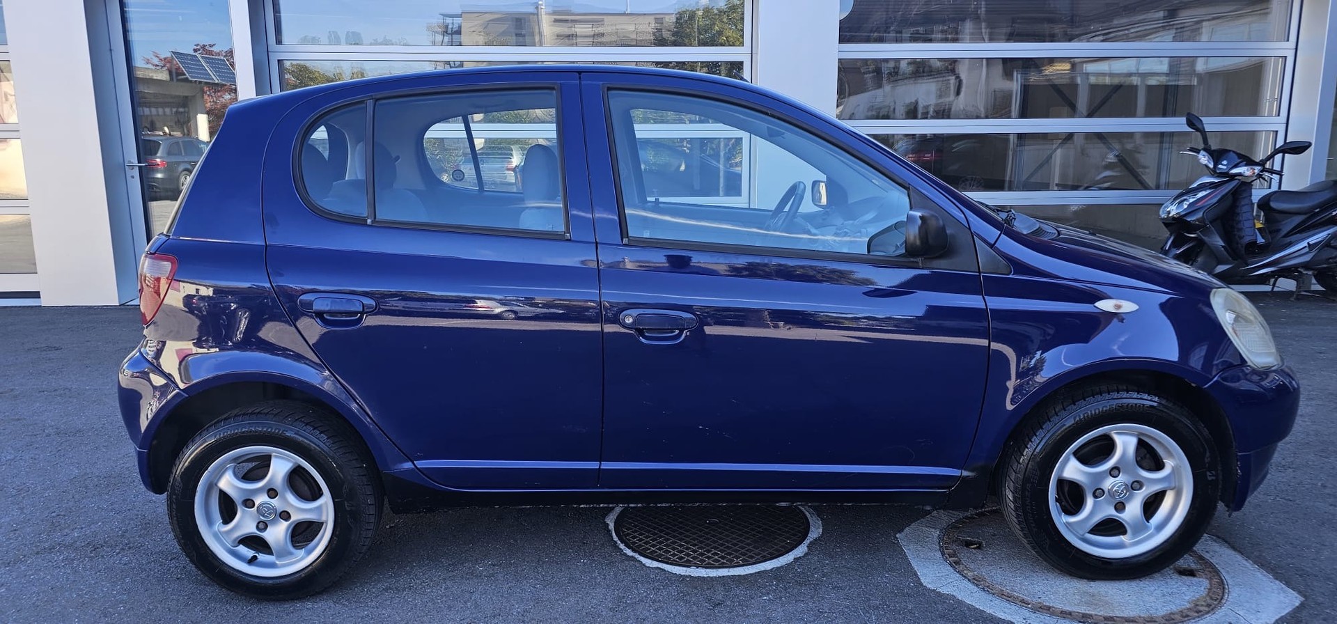 TOYOTA Yaris 1.3 Linea Sol-image-6