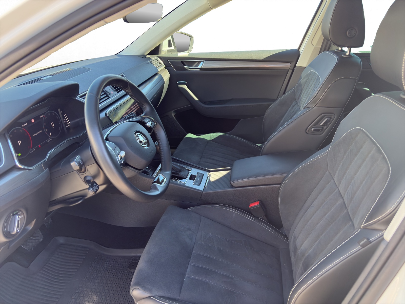 SKODA Superb Combi 2.0 TDI 200 Style 4x4 DSG-image-9