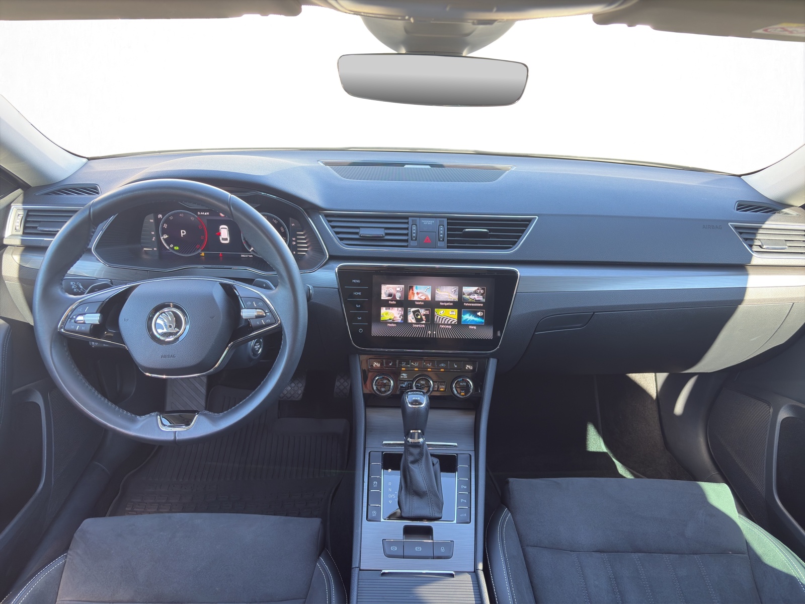 SKODA Superb Combi 2.0 TDI 200 Style 4x4 DSG-image-12