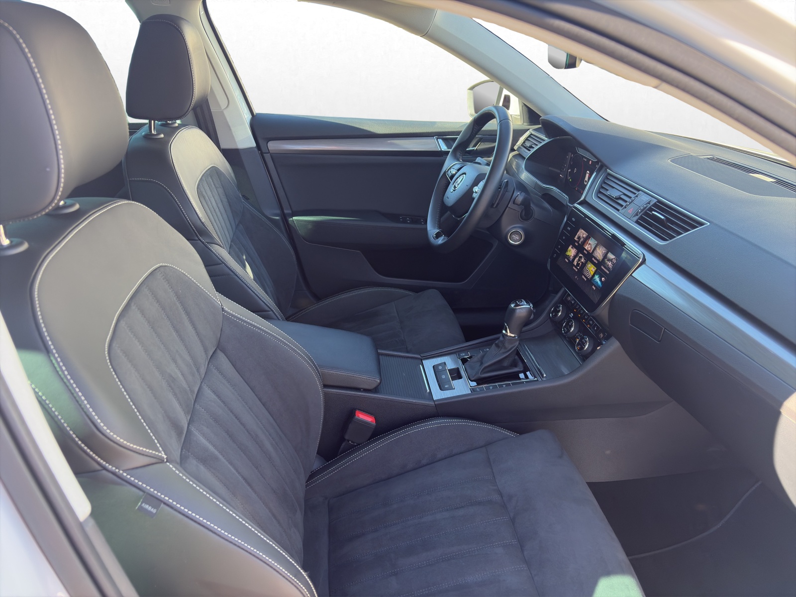 SKODA Superb Combi 2.0 TDI 200 Style 4x4 DSG-image-15