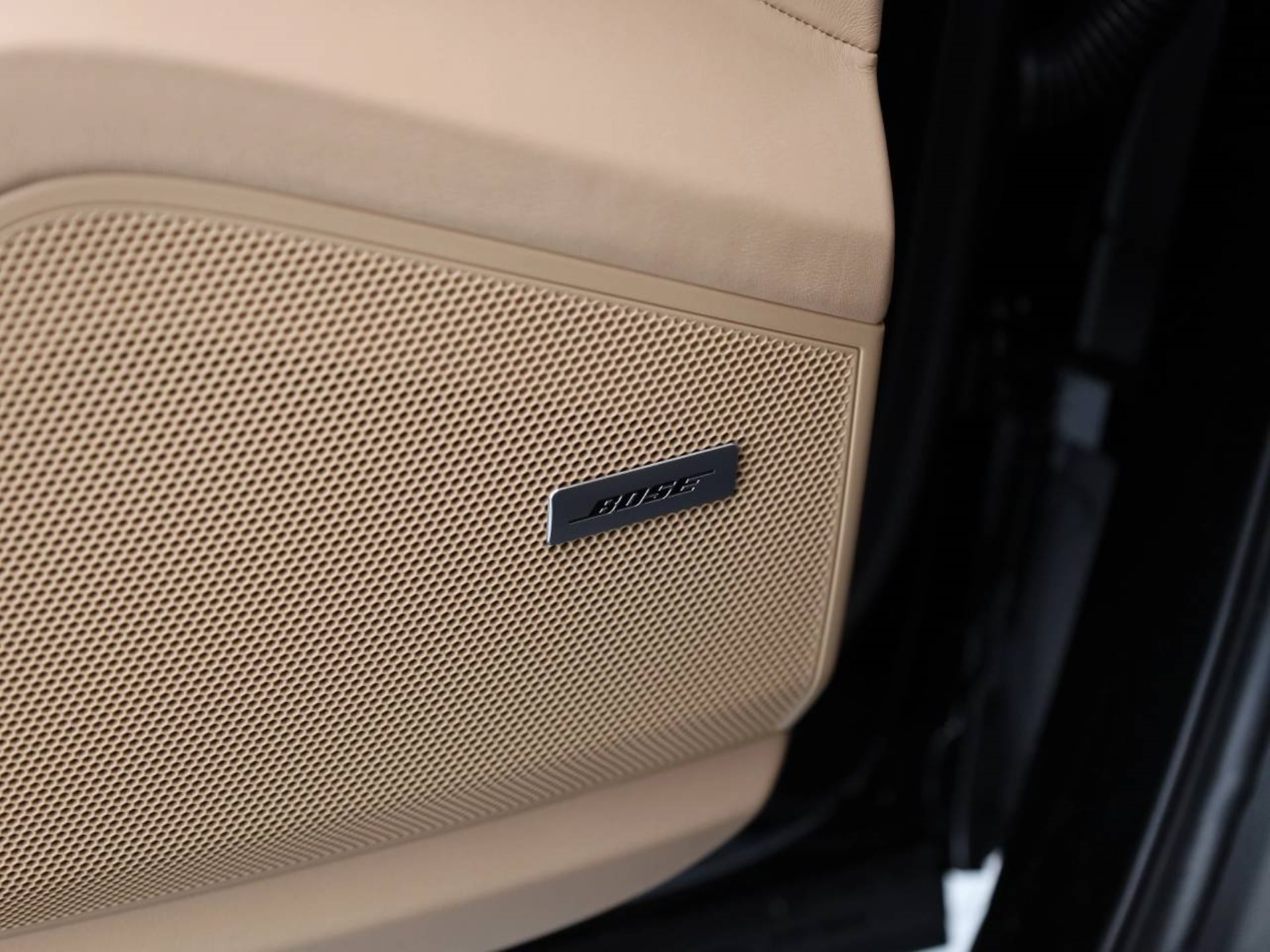 PORSCHE Cayenne S E-Hybrid Coupé Black Edition-image-18