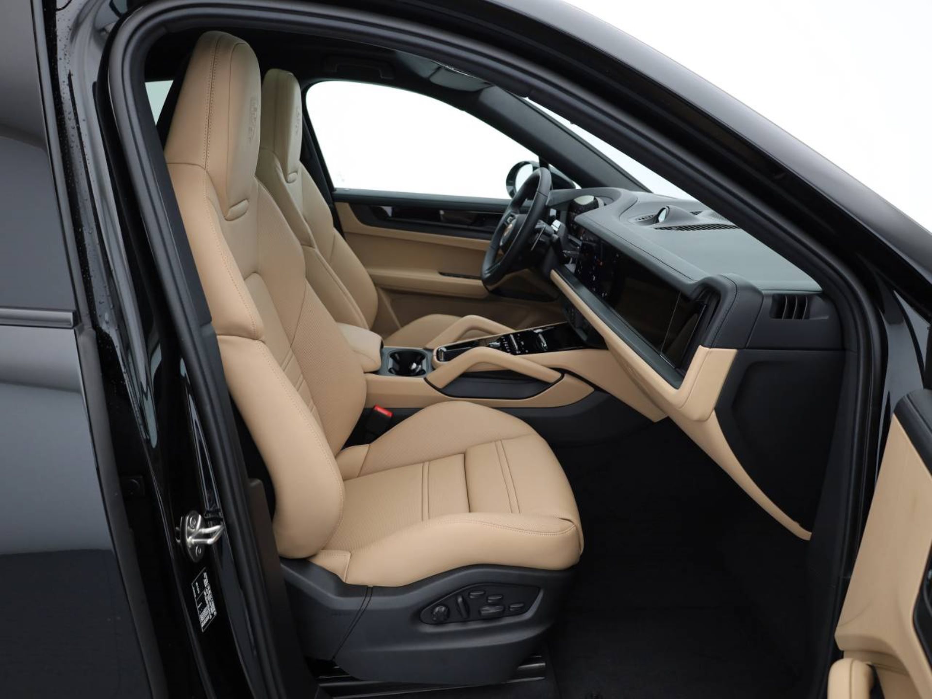 PORSCHE Cayenne S E-Hybrid Coupé Black Edition-image-12