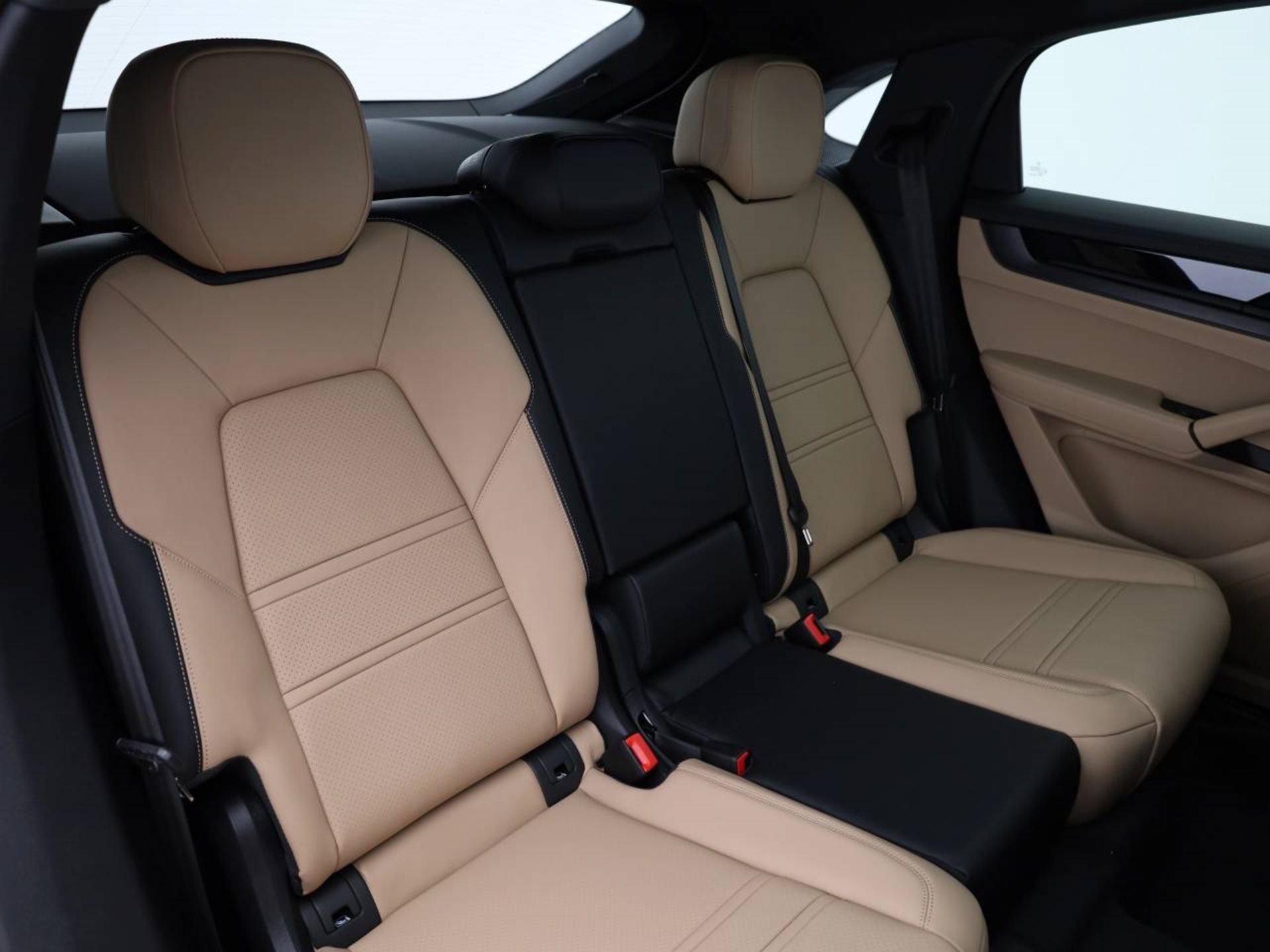 PORSCHE Cayenne S E-Hybrid Coupé Black Edition-image-19
