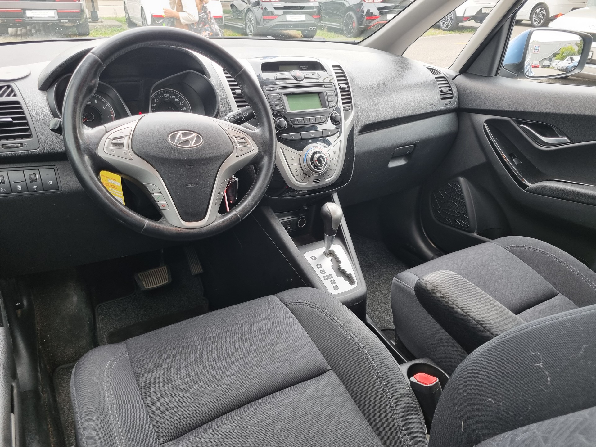 HYUNDAI iX20 1.6 Style Automatic-image-9