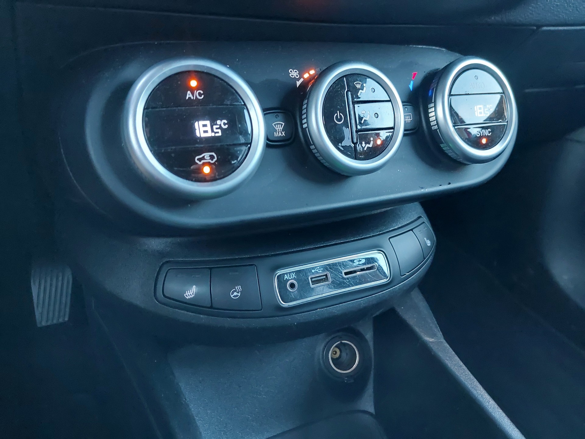 FIAT 500X 1.4T Cross Plus 4x4 Automatic-image-13