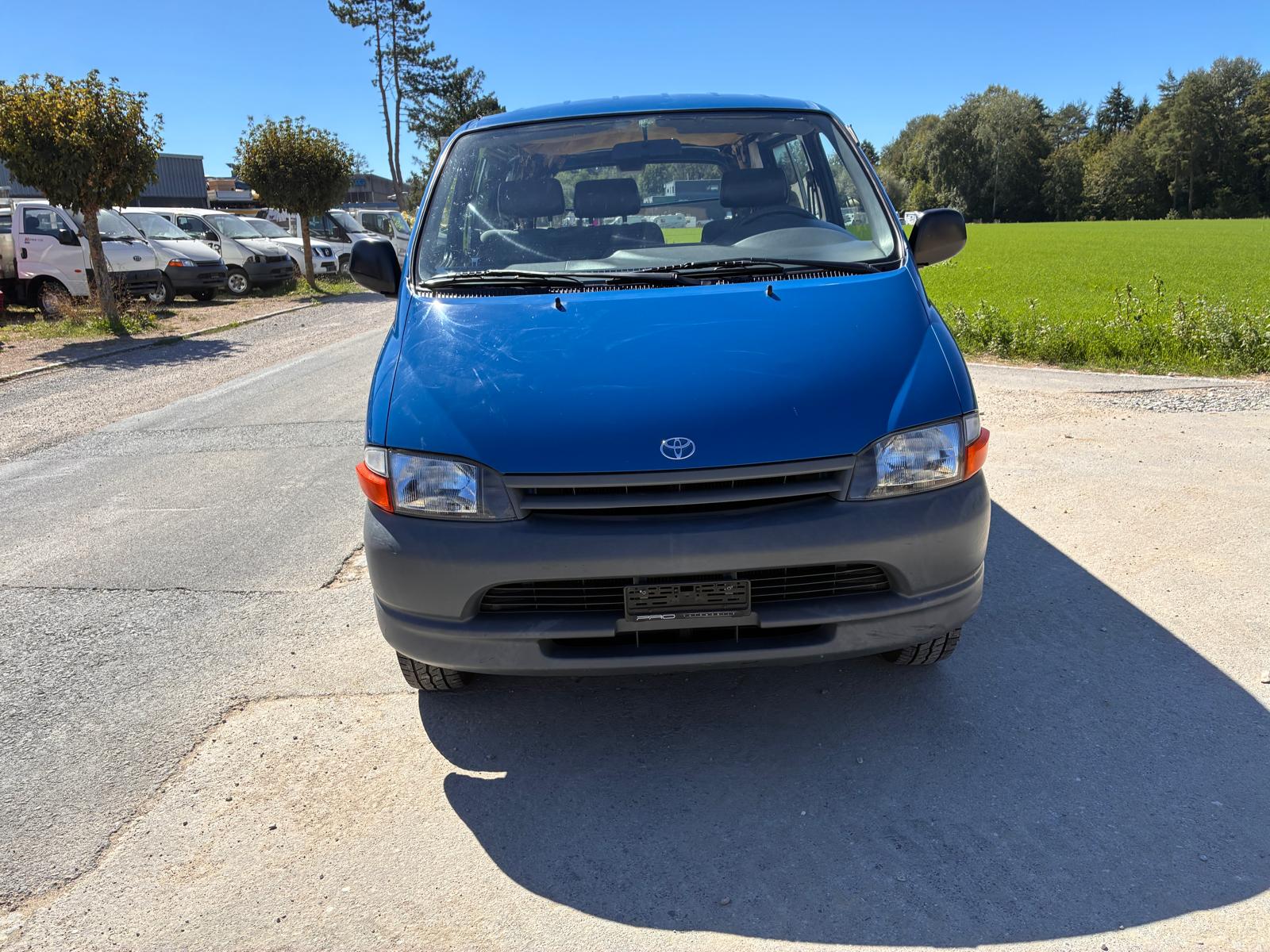 TOYOTA HI-ACE