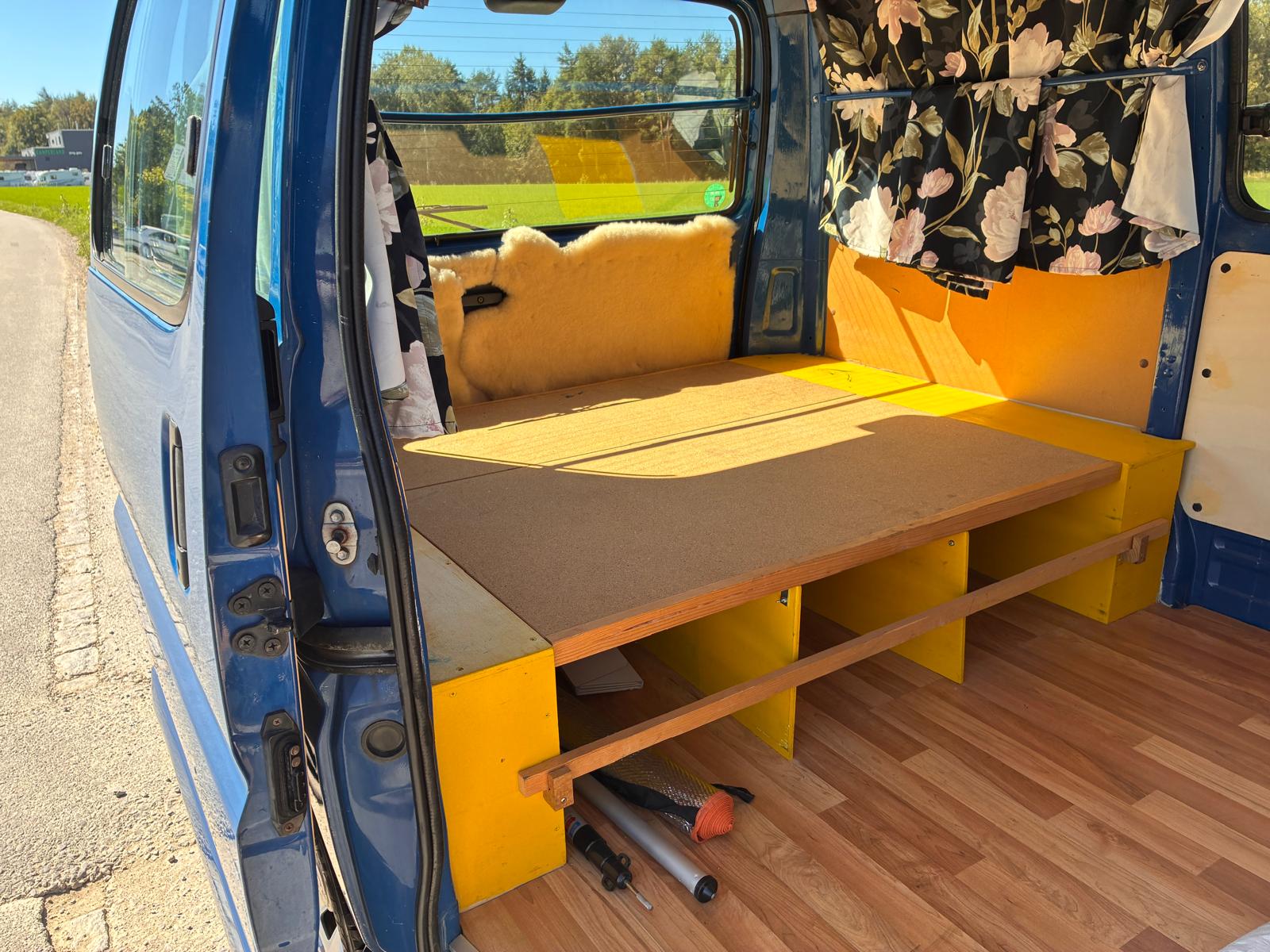 TOYOTA HI-ACE-image-2