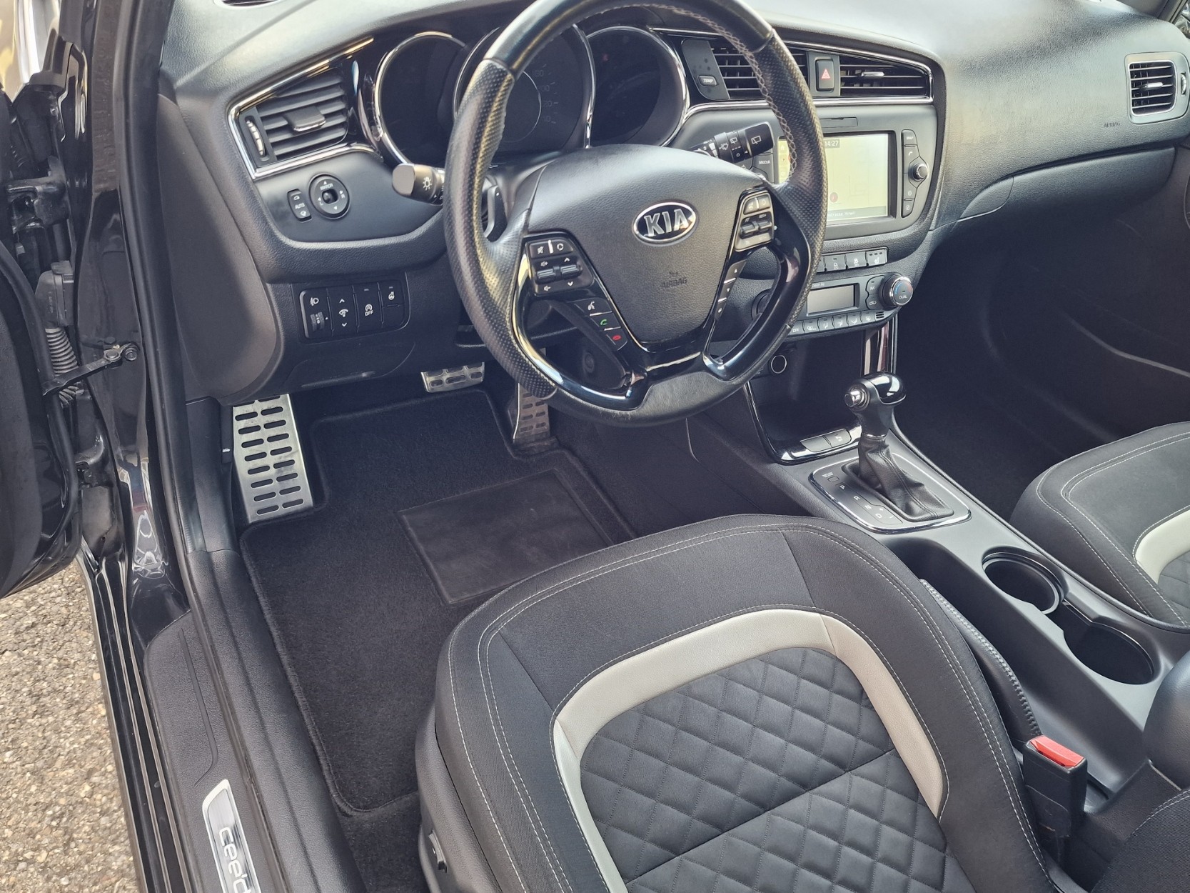 KIA Cee'd 1.6 CRDi GT Line DCT-image-8