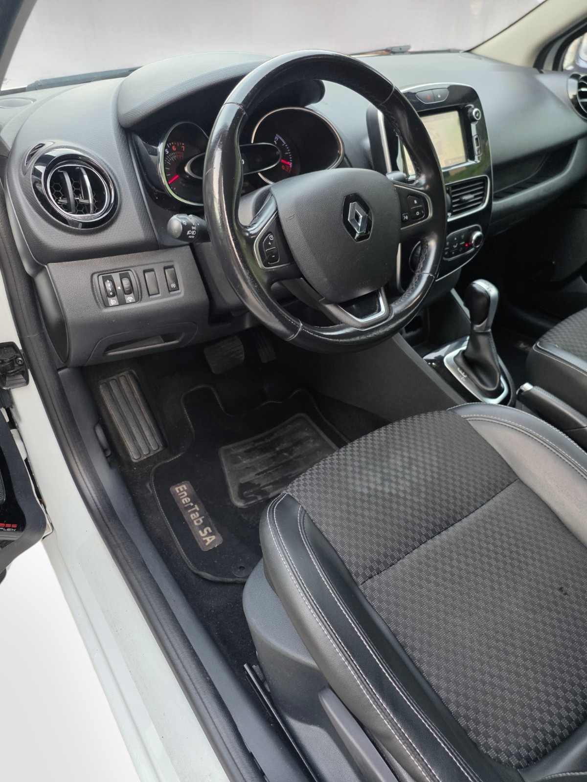 RENAULT Clio Grandtour 1.2 16V T Intens EDC-image-12