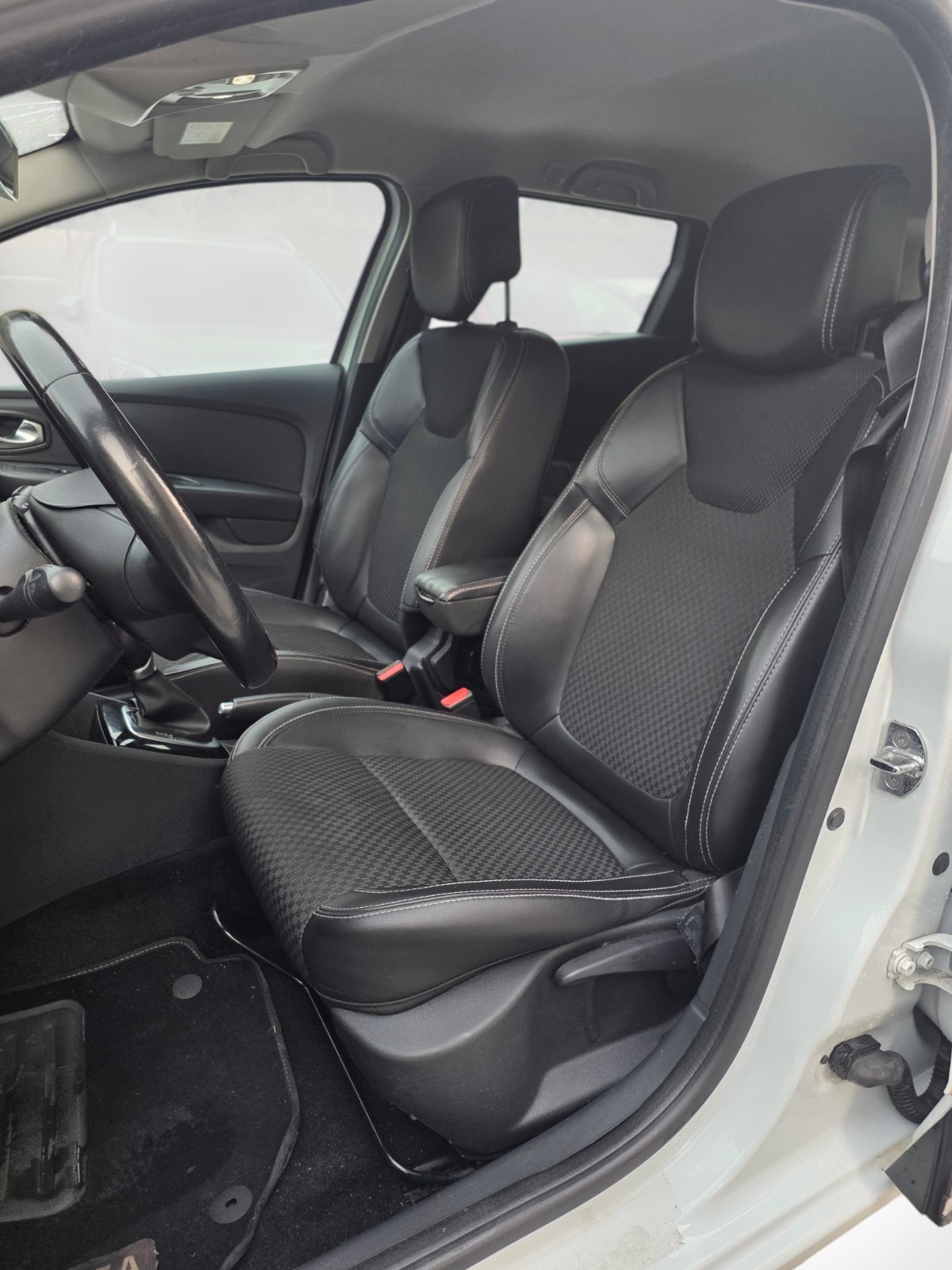 RENAULT Clio Grandtour 1.2 16V T Intens EDC-image-13