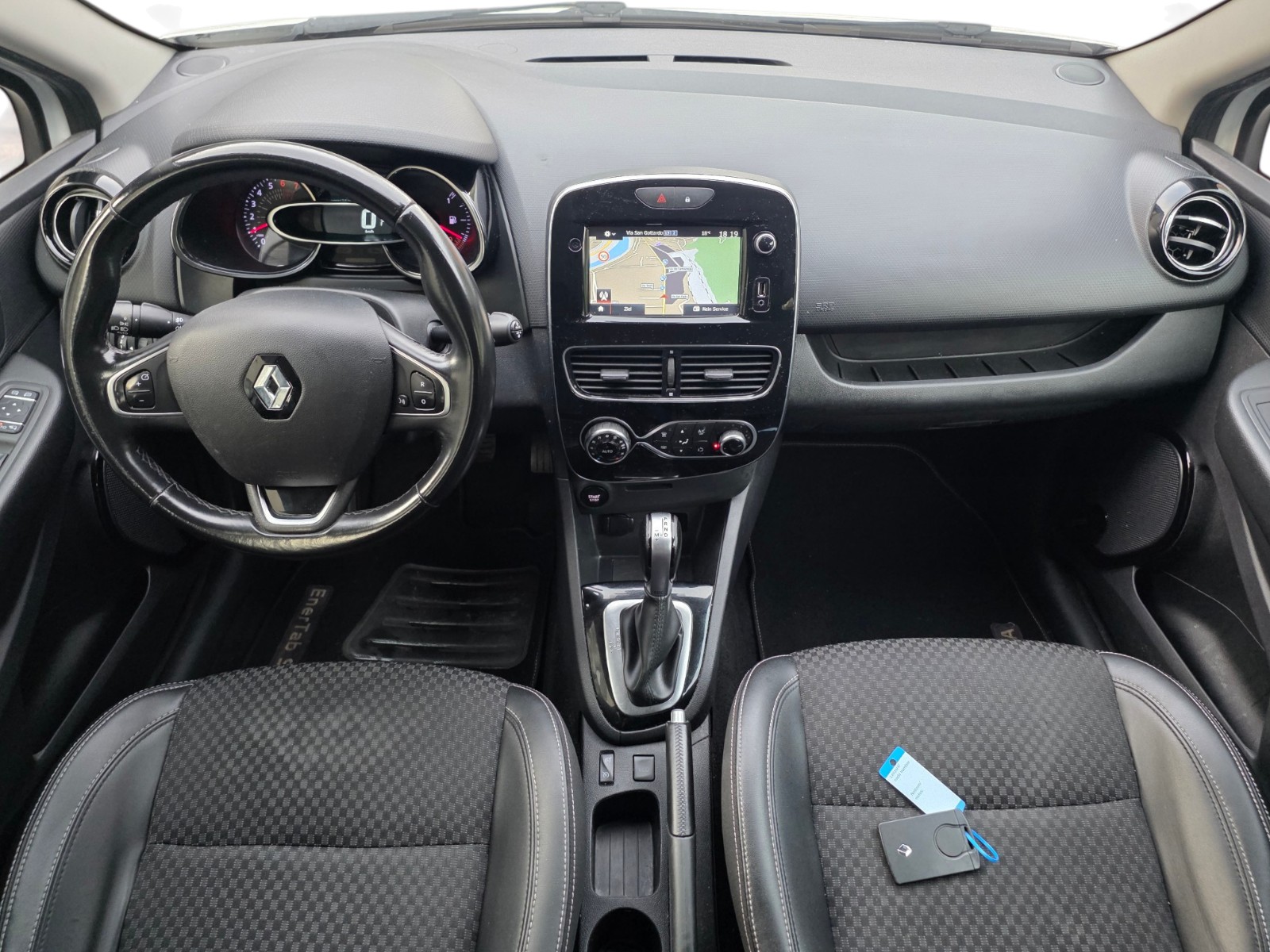 RENAULT Clio Grandtour 1.2 16V T Intens EDC-image-10