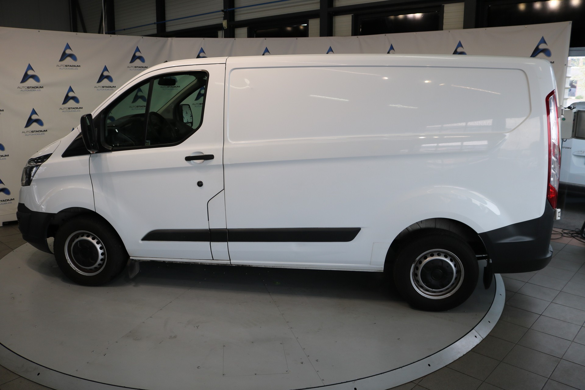 FORD Transit Custom Van 250 L1H1 Startup-image-6