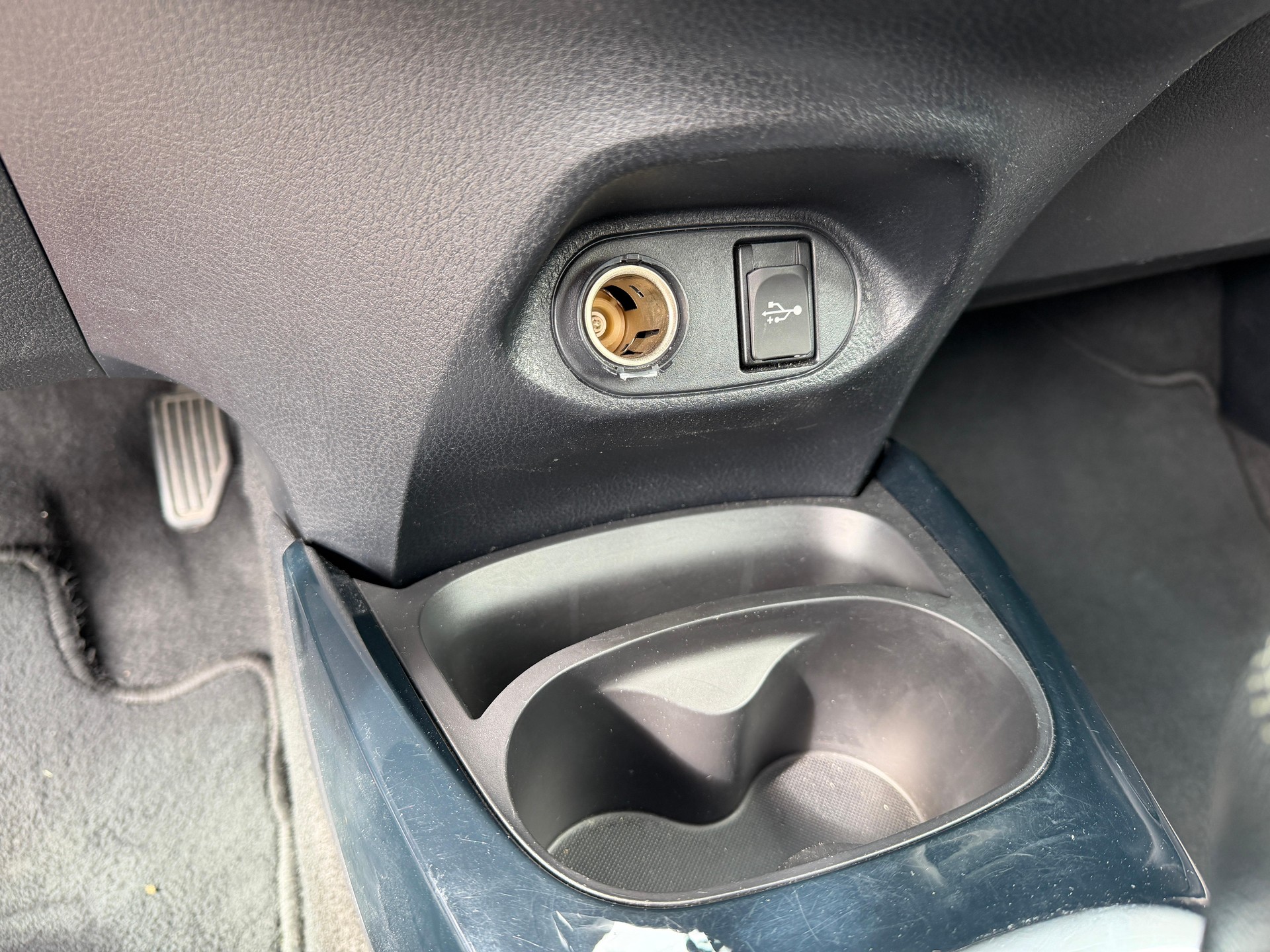 TOYOTA Yaris 1.5 VVT-i HSD Comfort-image-11