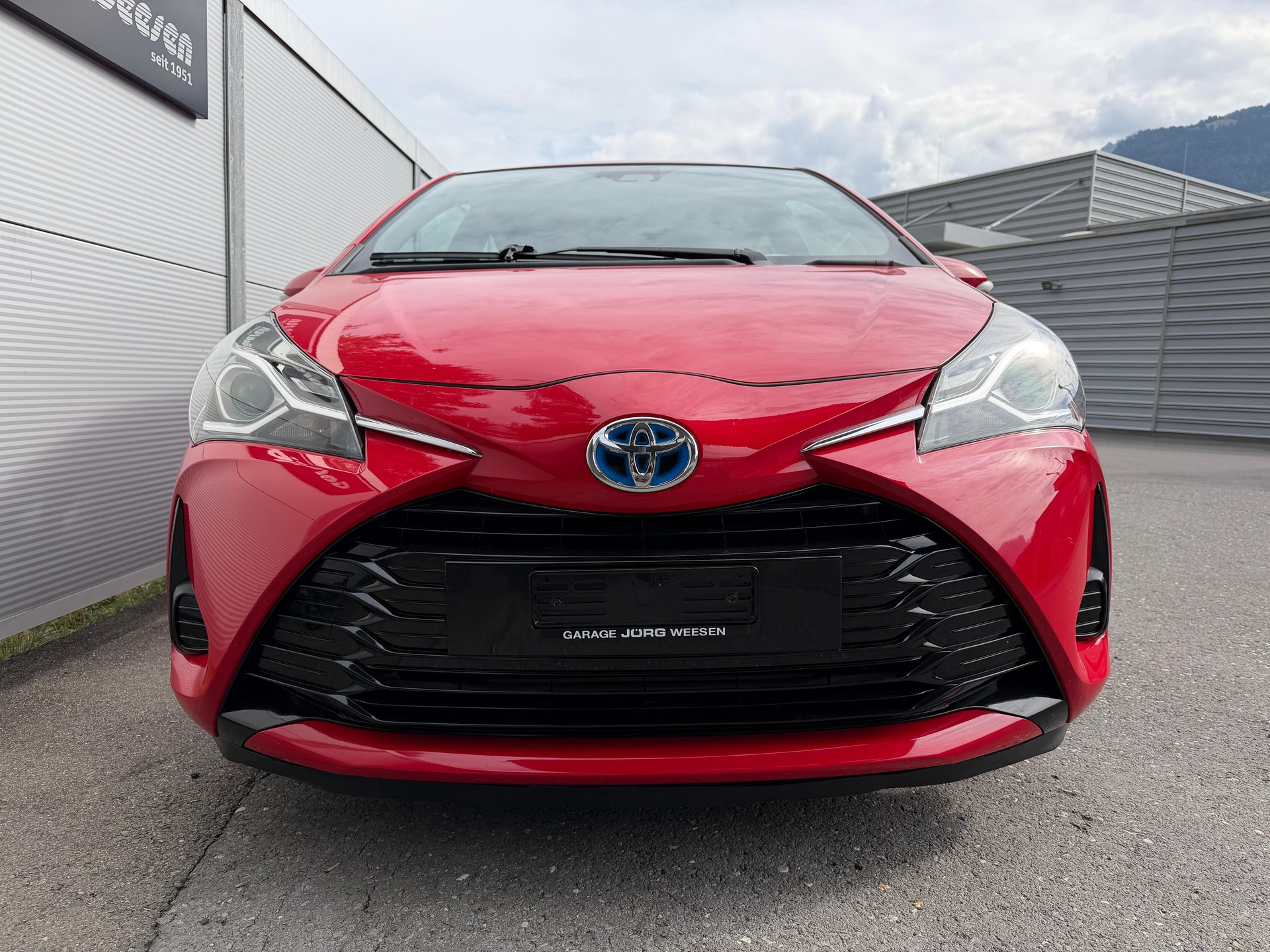 TOYOTA Yaris 1.5 VVT-i HSD Comfort-image-1