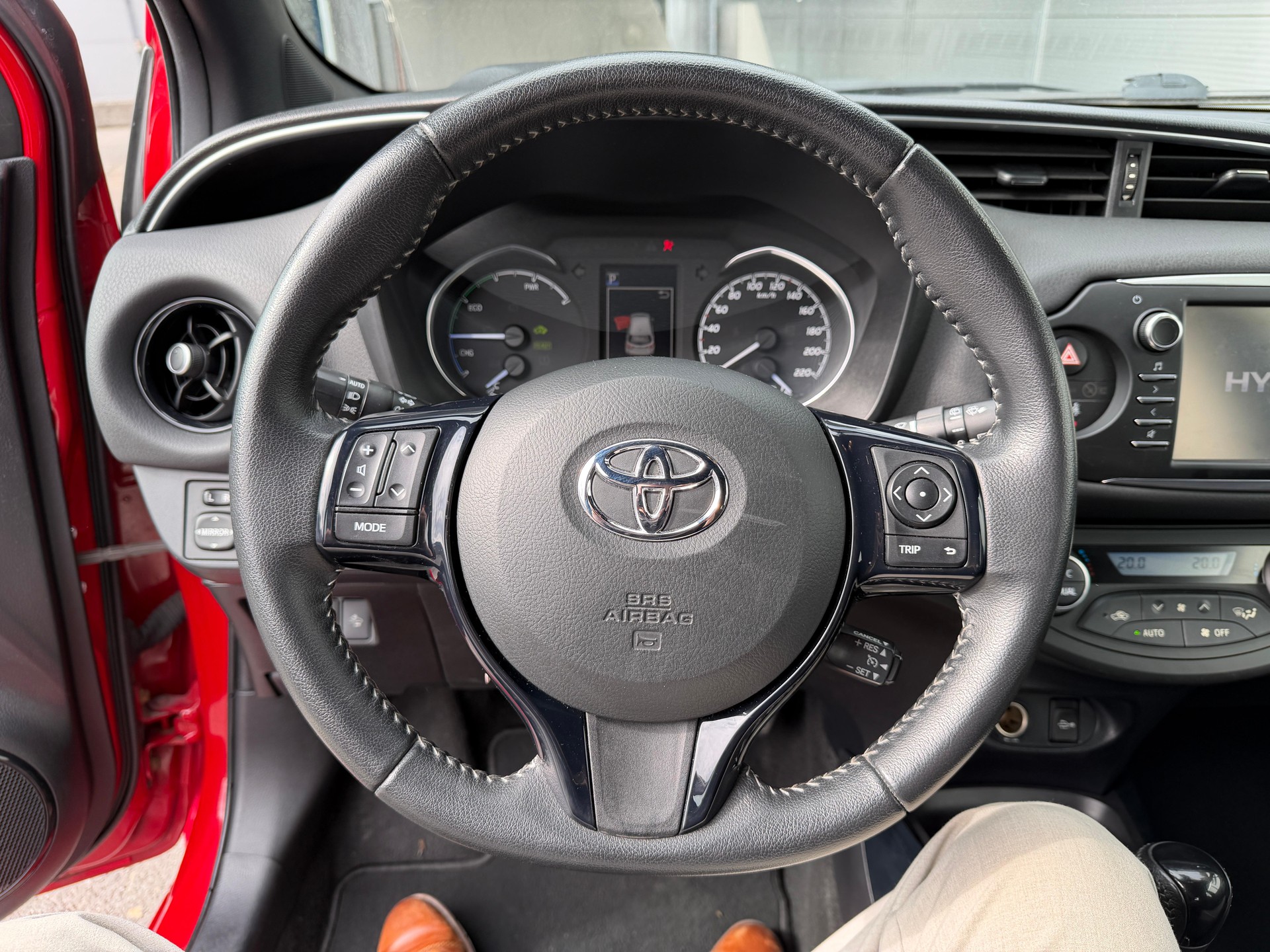 TOYOTA Yaris 1.5 VVT-i HSD Comfort-image-8