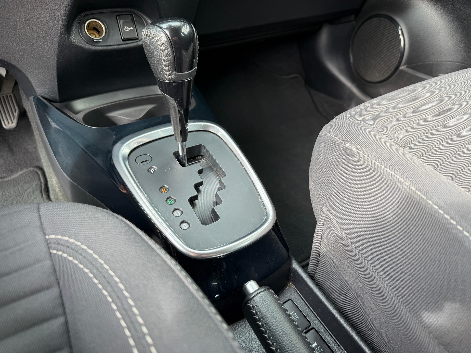 TOYOTA Yaris 1.5 VVT-i HSD Comfort-image-9