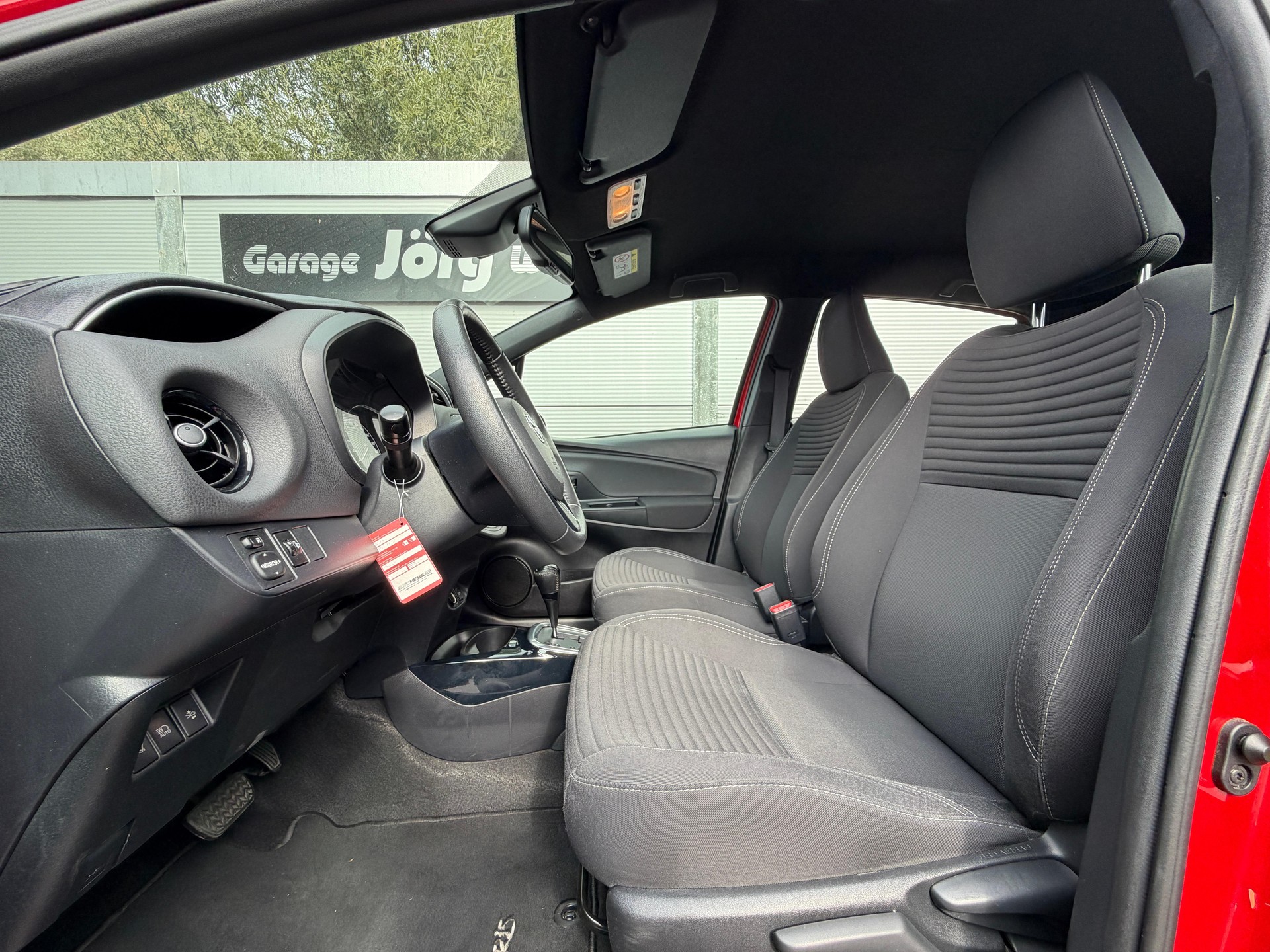 TOYOTA Yaris 1.5 VVT-i HSD Comfort-image-6