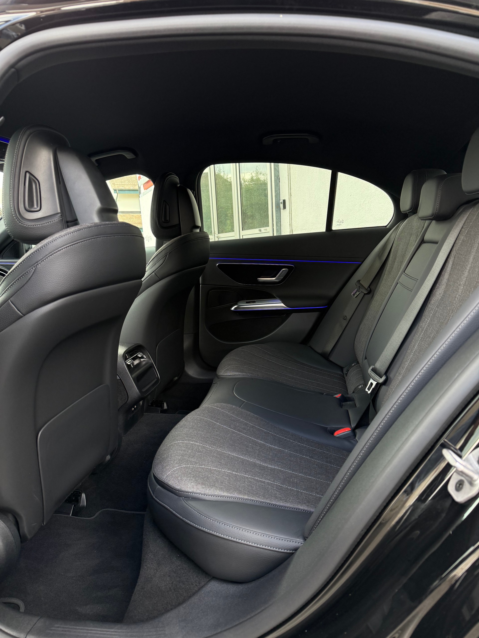 MERCEDES-BENZ E 220 d 4Matic 9G-Tronic-image-20