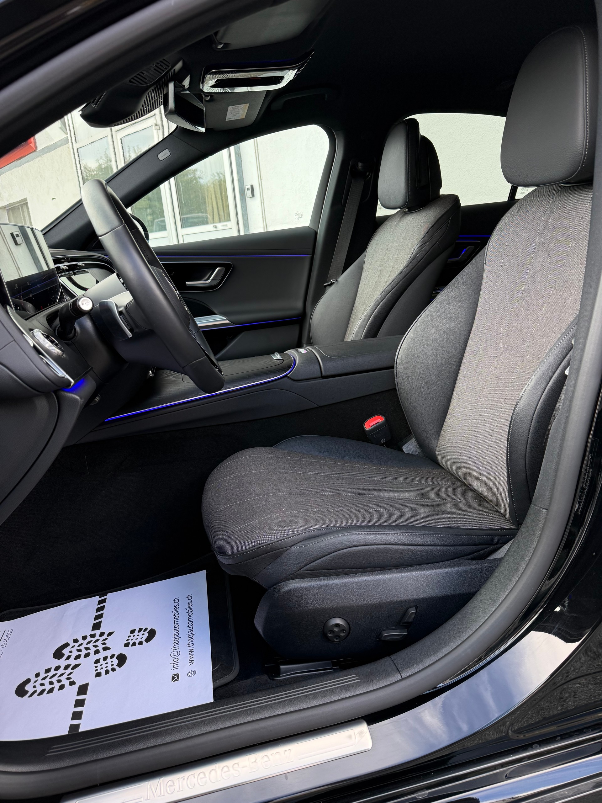 MERCEDES-BENZ E 220 d 4Matic 9G-Tronic-image-19