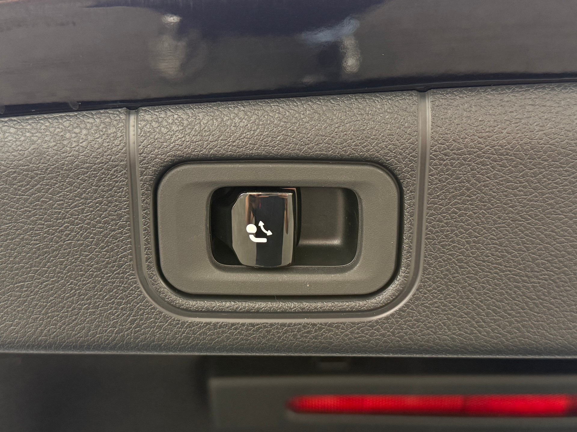 MERCEDES-BENZ E 220 d 4Matic 9G-Tronic-image-14