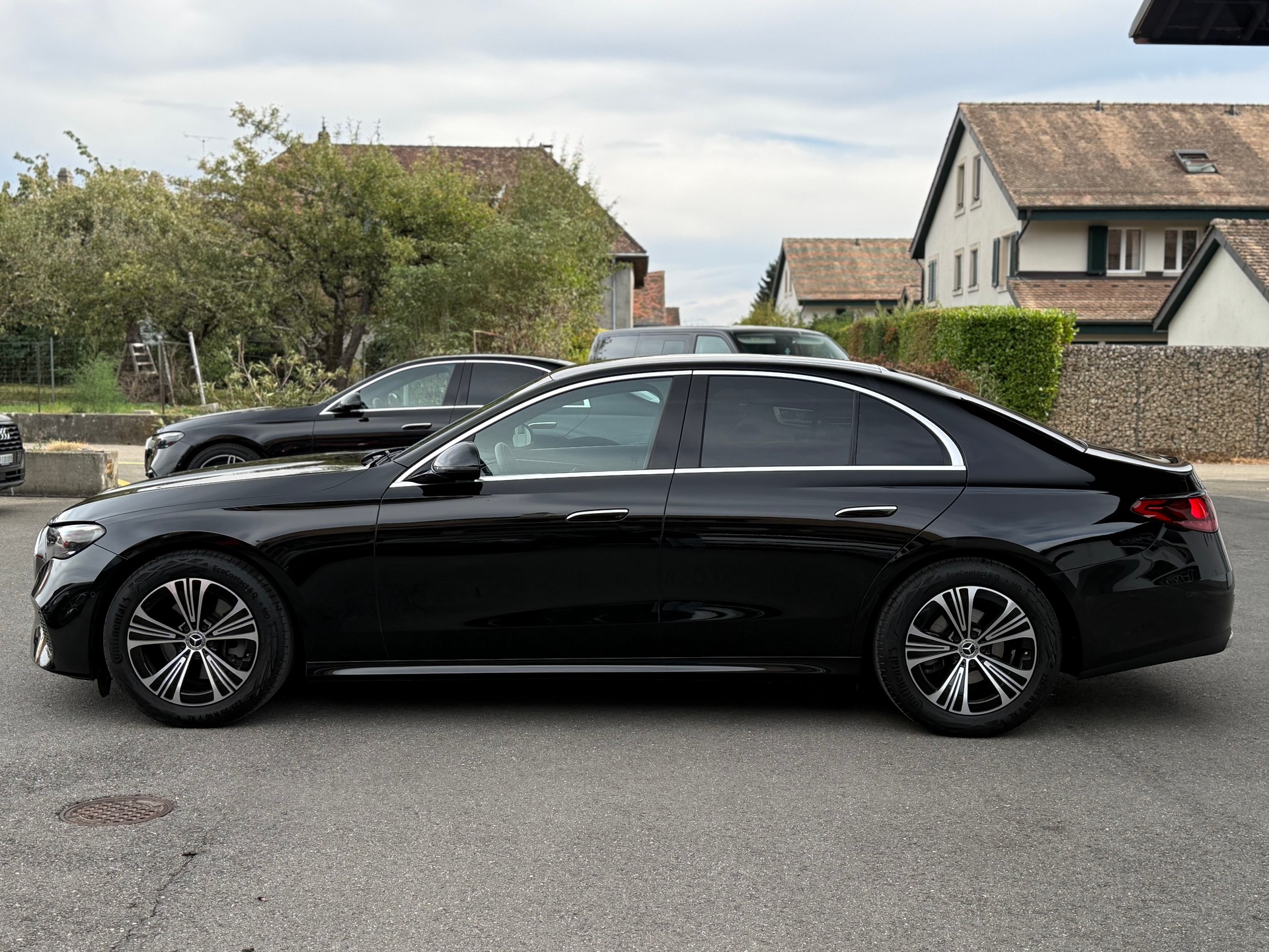 MERCEDES-BENZ E 220 d 4Matic 9G-Tronic-image-12