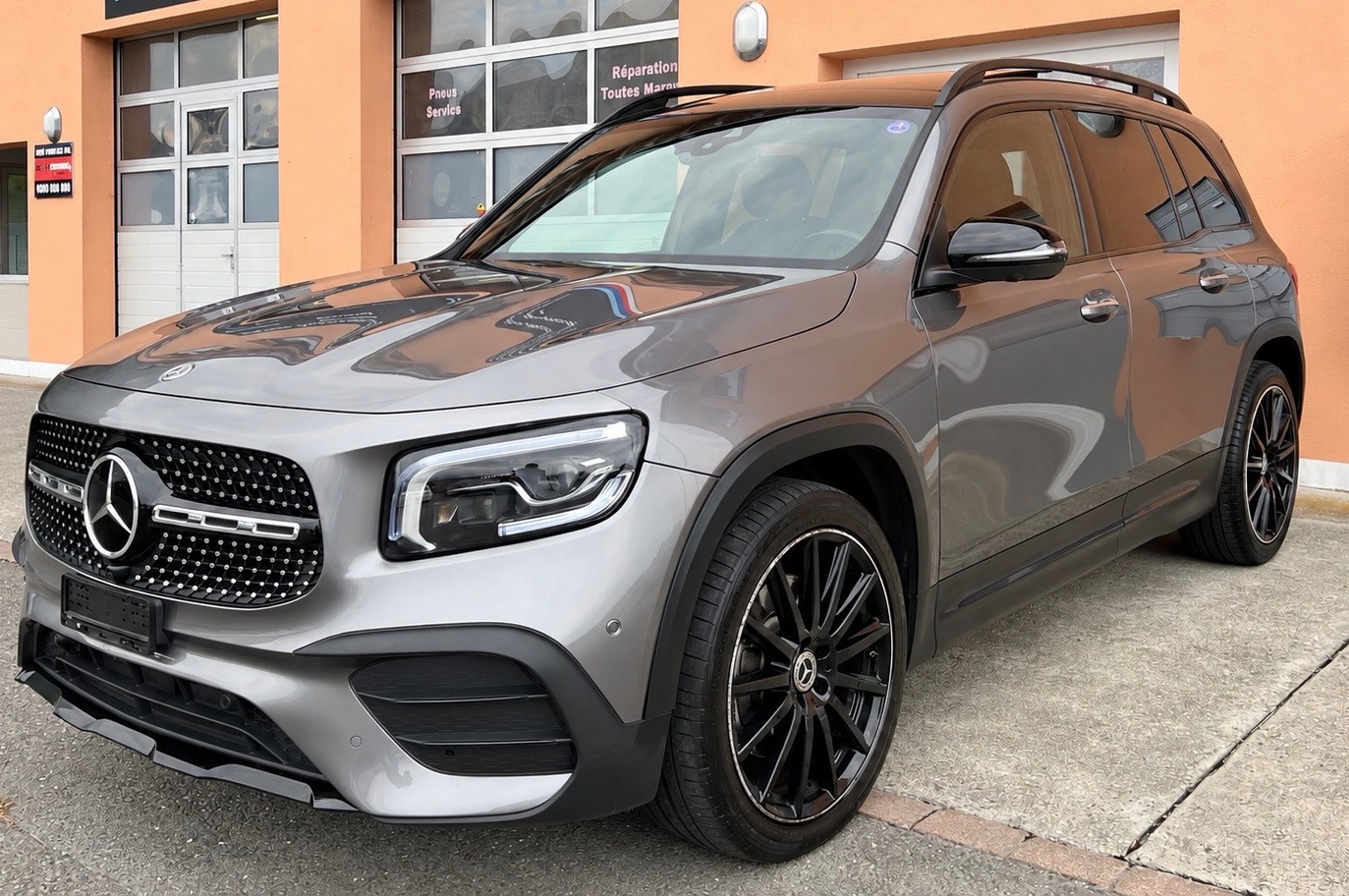 MERCEDES-BENZ GLB 250 4Matic AMG Line 8G-Tronic 7 Places-image-2