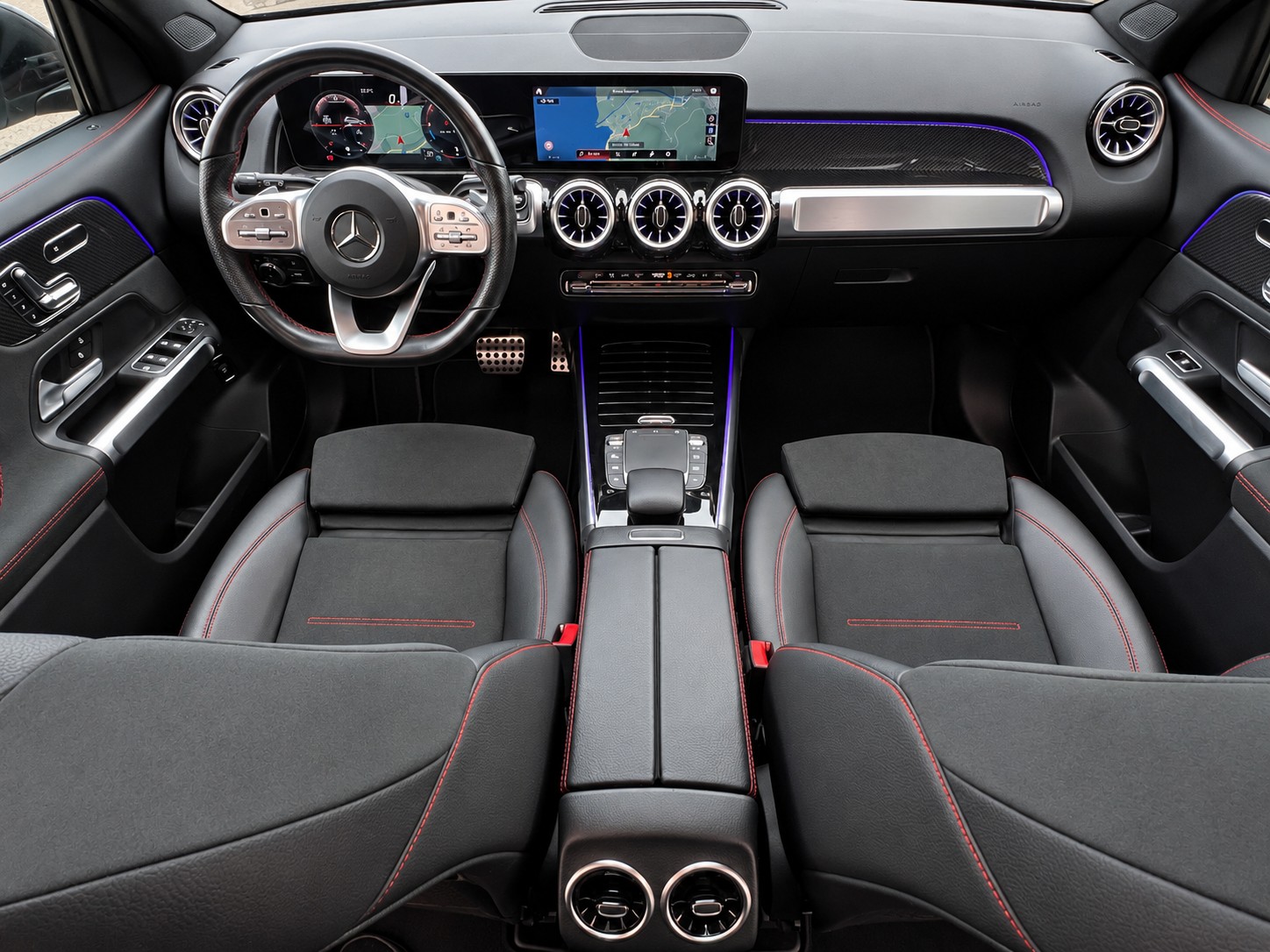 MERCEDES-BENZ GLB 250 4Matic AMG Line 8G-Tronic 7 Places-image-9