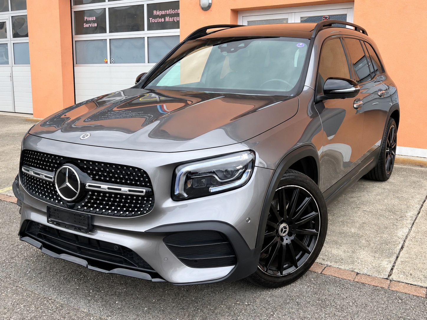 MERCEDES-BENZ GLB 250 4Matic AMG Line 8G-Tronic 7 Places-image-0