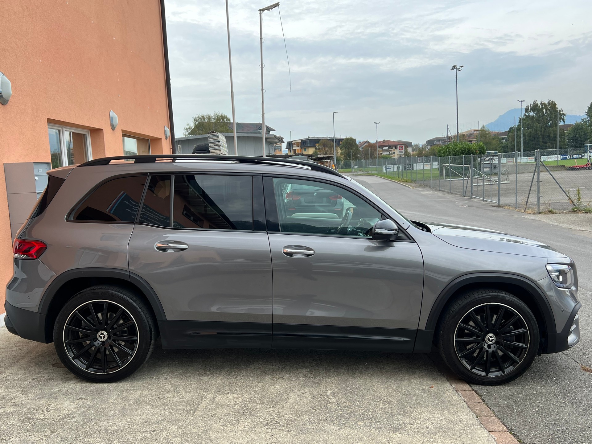 MERCEDES-BENZ GLB 250 4Matic AMG Line 8G-Tronic 7 Places-image-4