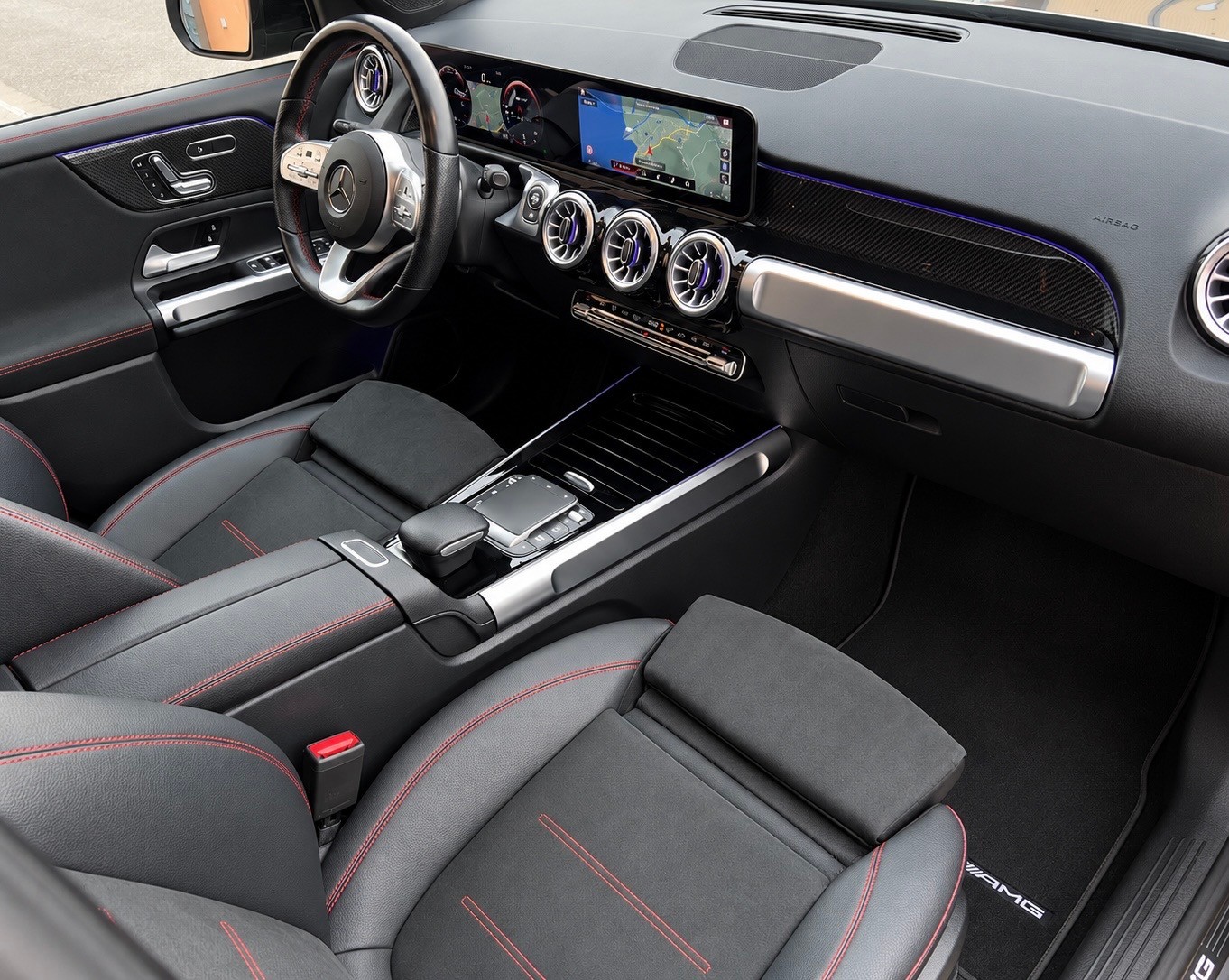 MERCEDES-BENZ GLB 250 4Matic AMG Line 8G-Tronic 7 Places-image-10