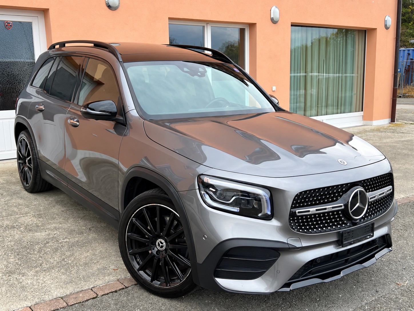 MERCEDES-BENZ GLB 250 4Matic AMG Line 8G-Tronic 7 Places-image-1
