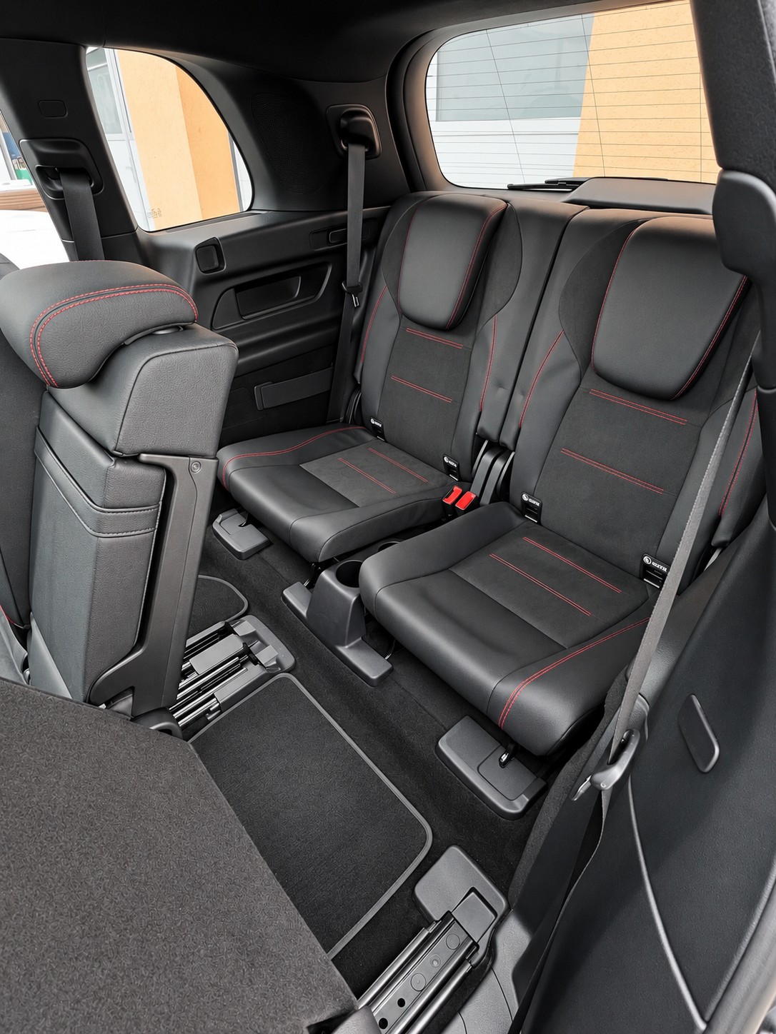 MERCEDES-BENZ GLB 250 4Matic AMG Line 8G-Tronic 7 Places-image-13
