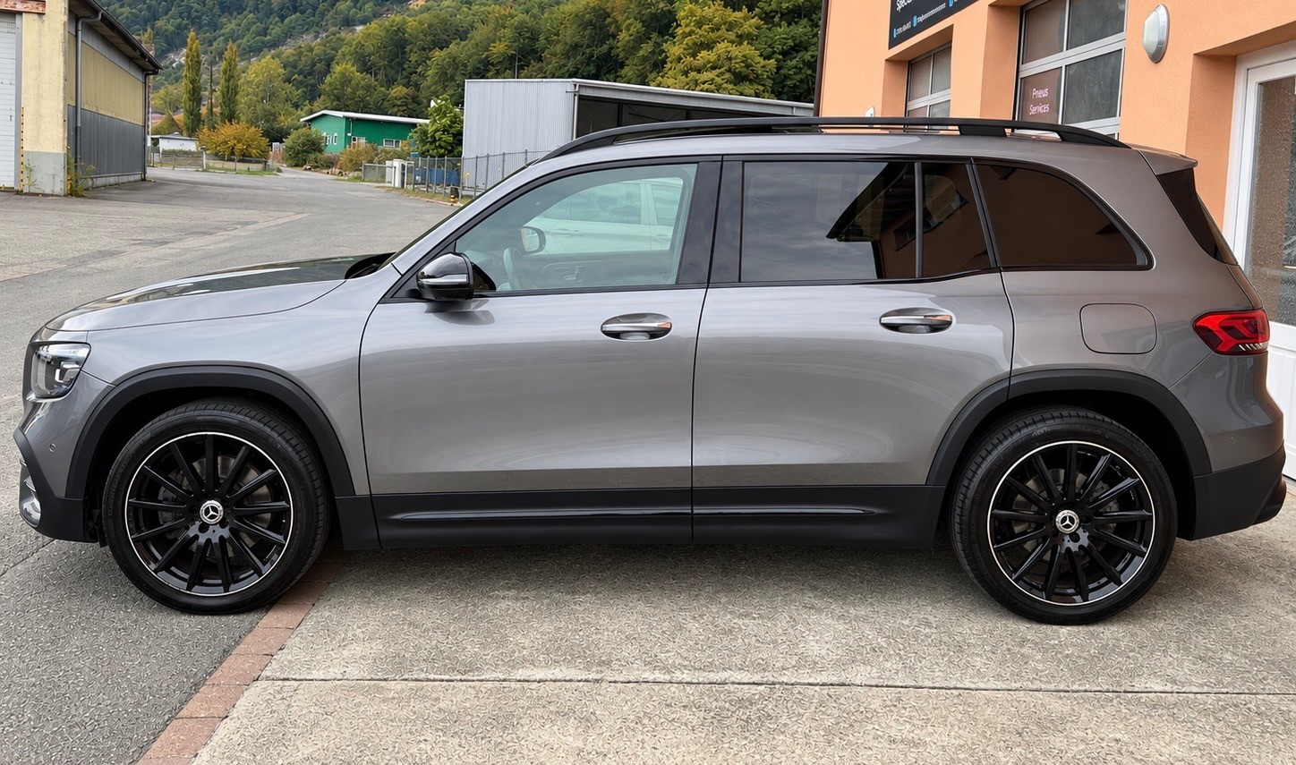 MERCEDES-BENZ GLB 250 4Matic AMG Line 8G-Tronic 7 Places-image-5