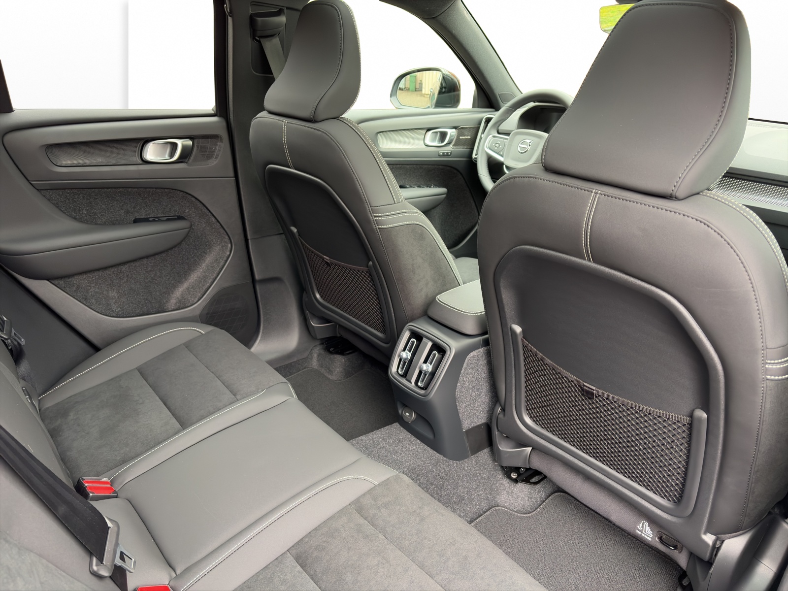 VOLVO EX40 Twin Black Edition AWD-image-14