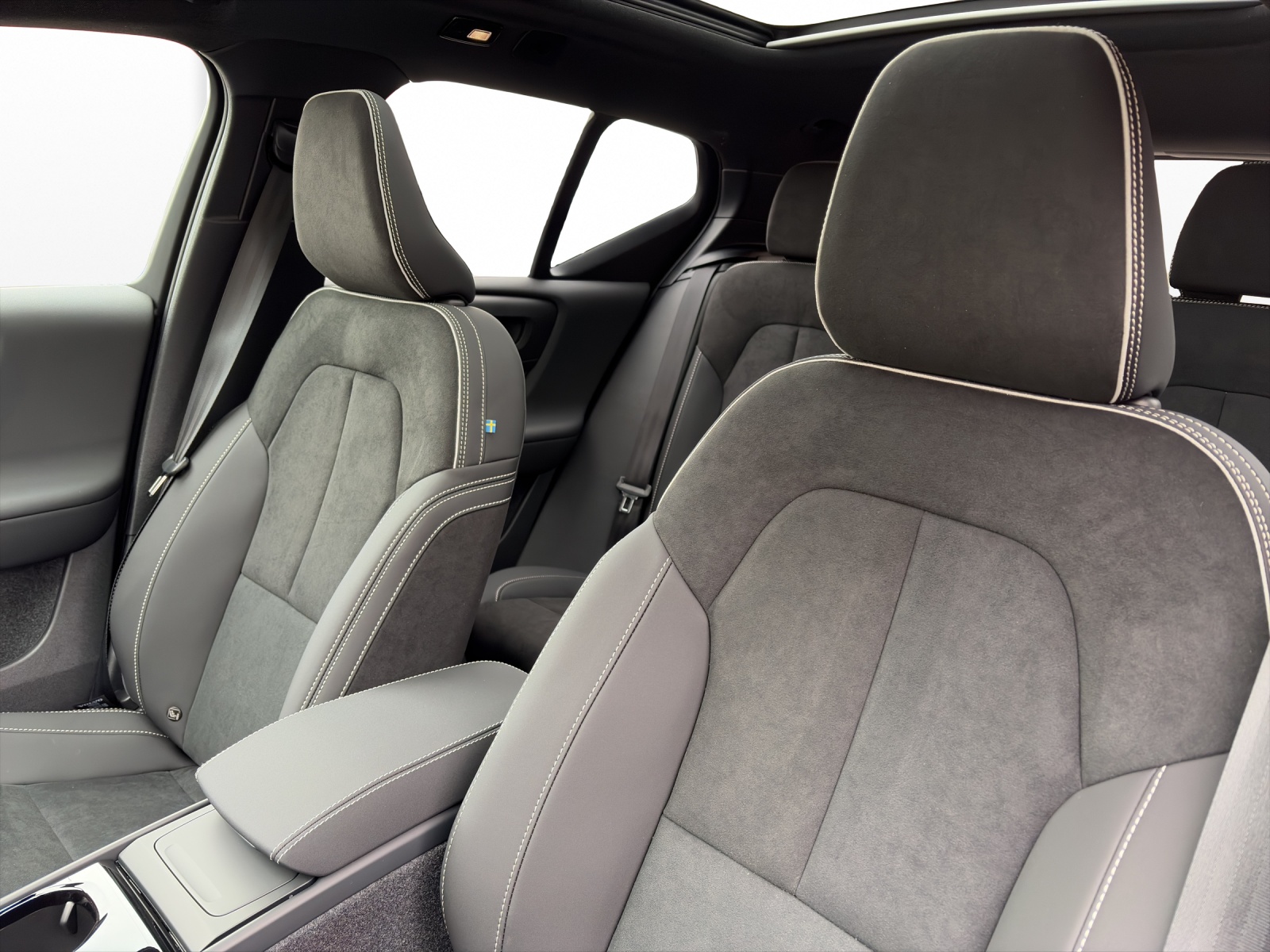 VOLVO EX40 Twin Black Edition AWD-image-12
