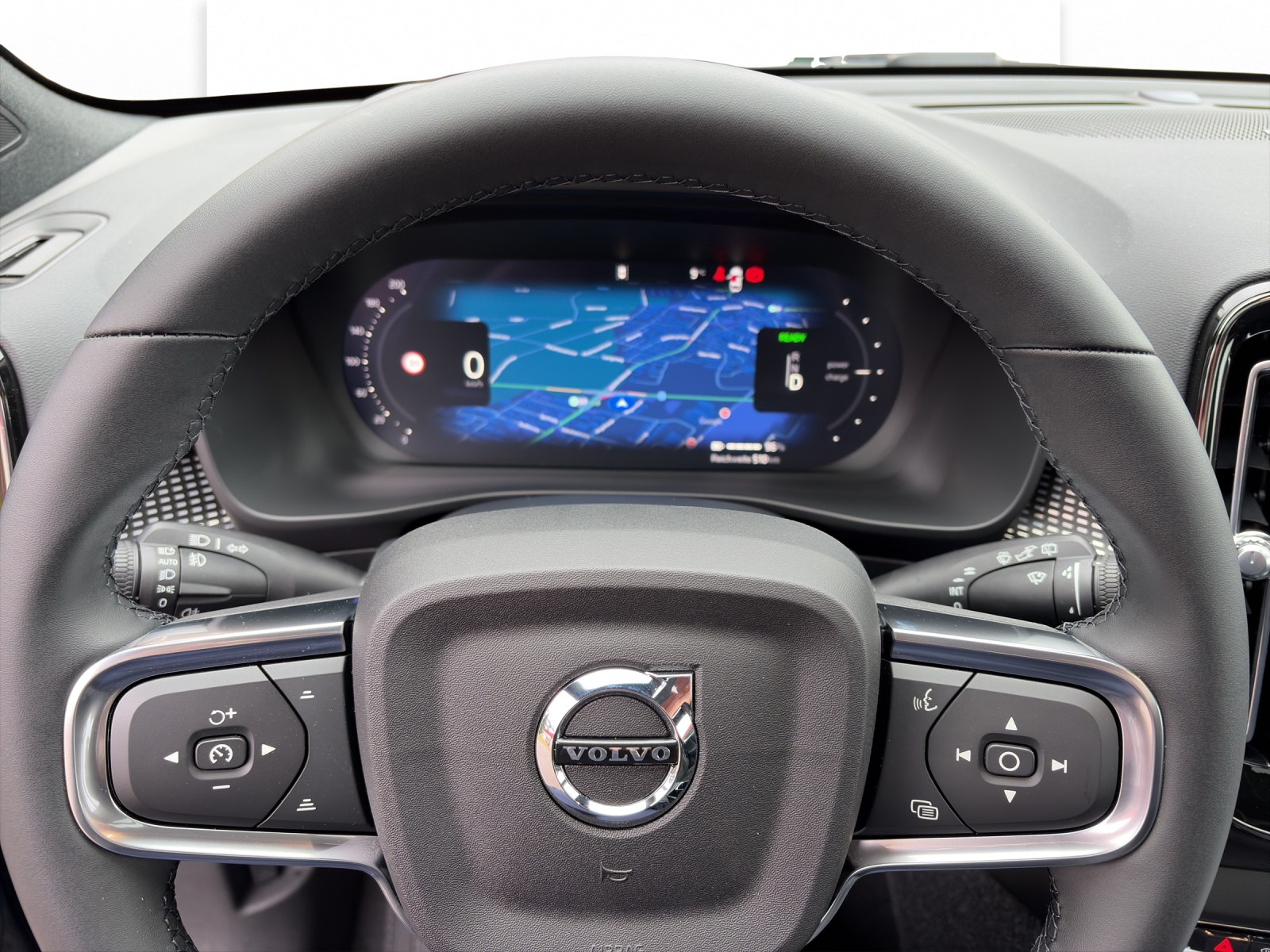 VOLVO EX40 Twin Black Edition AWD-image-19